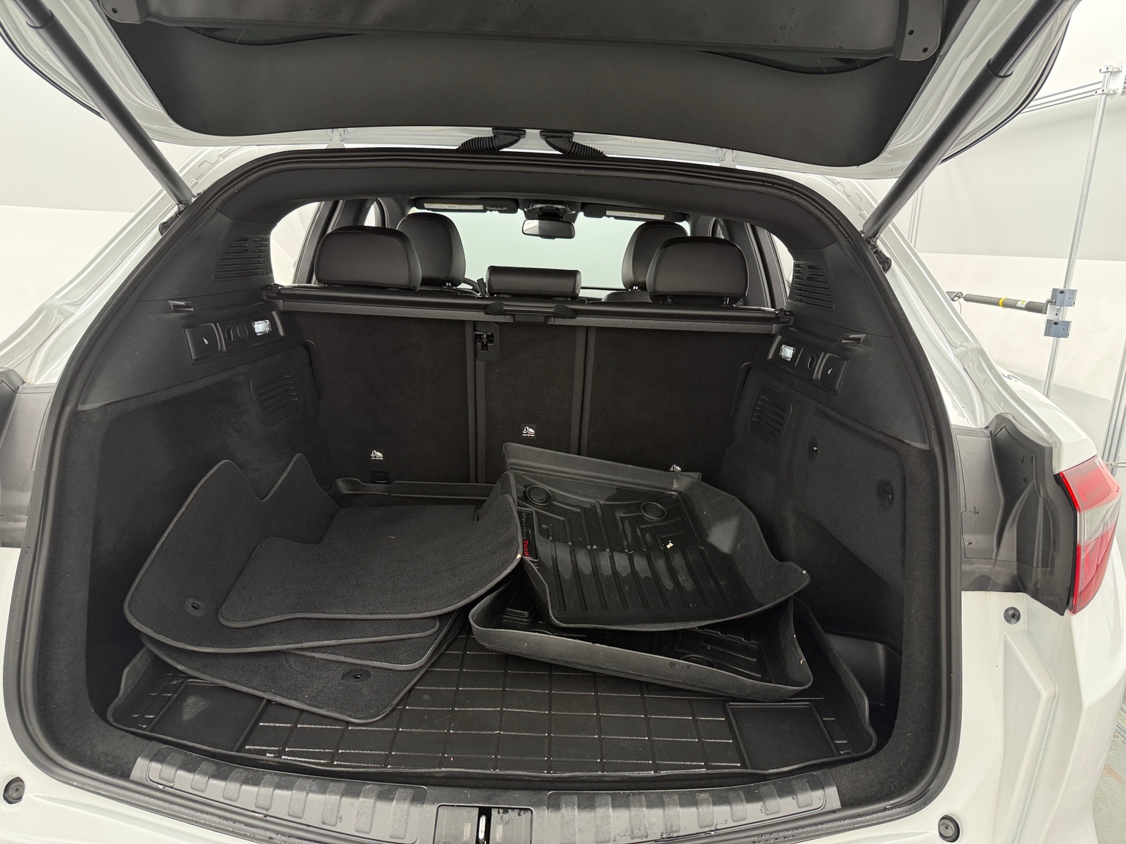 Thumbnail: 2023 Alfa Romeo Stelvio - 6