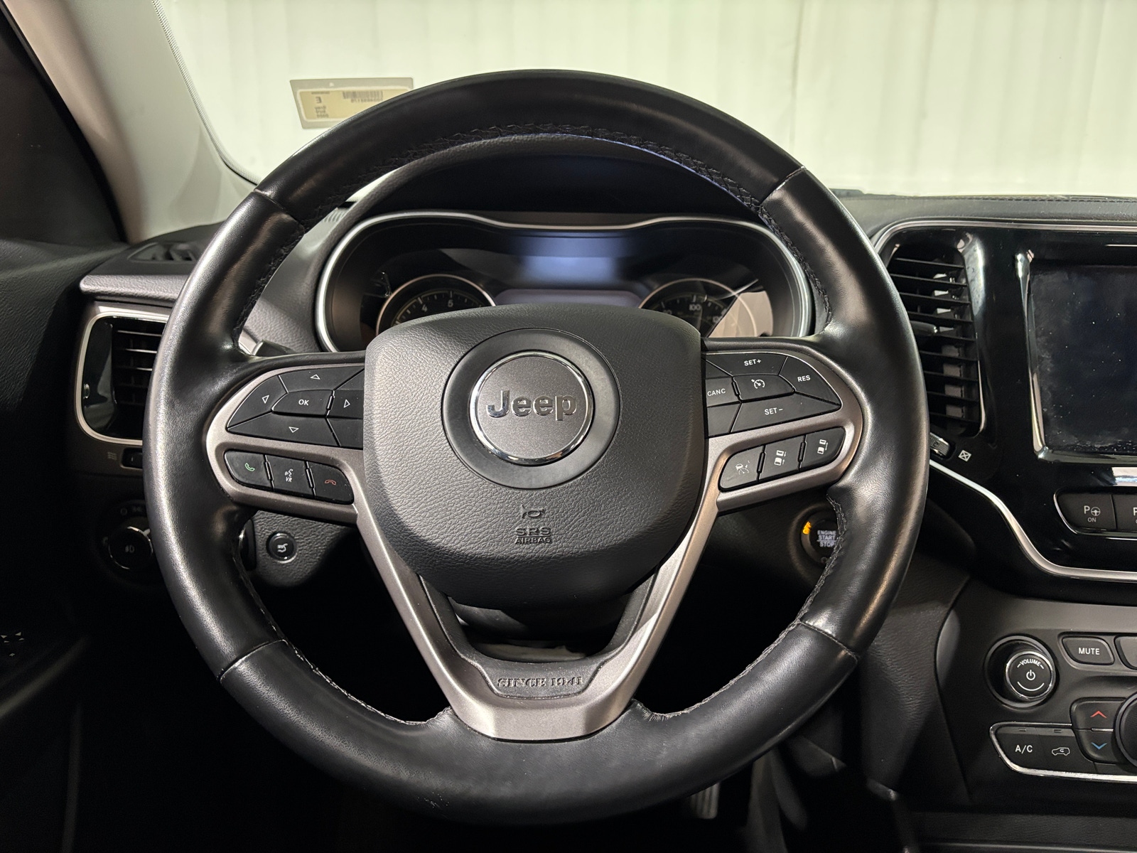 Thumbnail: 2020 Jeep Cherokee - 4