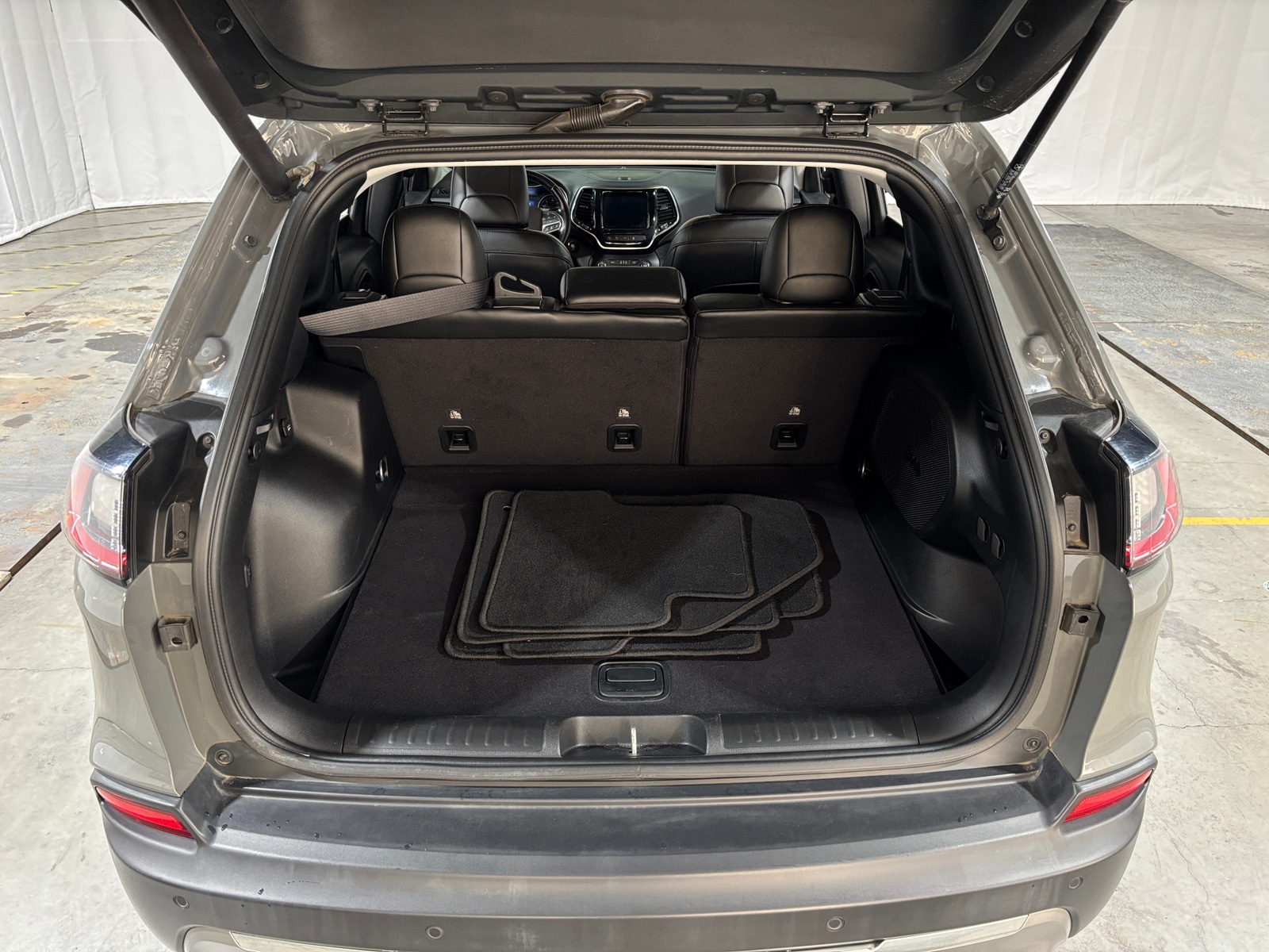 Thumbnail: 2020 Jeep Cherokee - 6