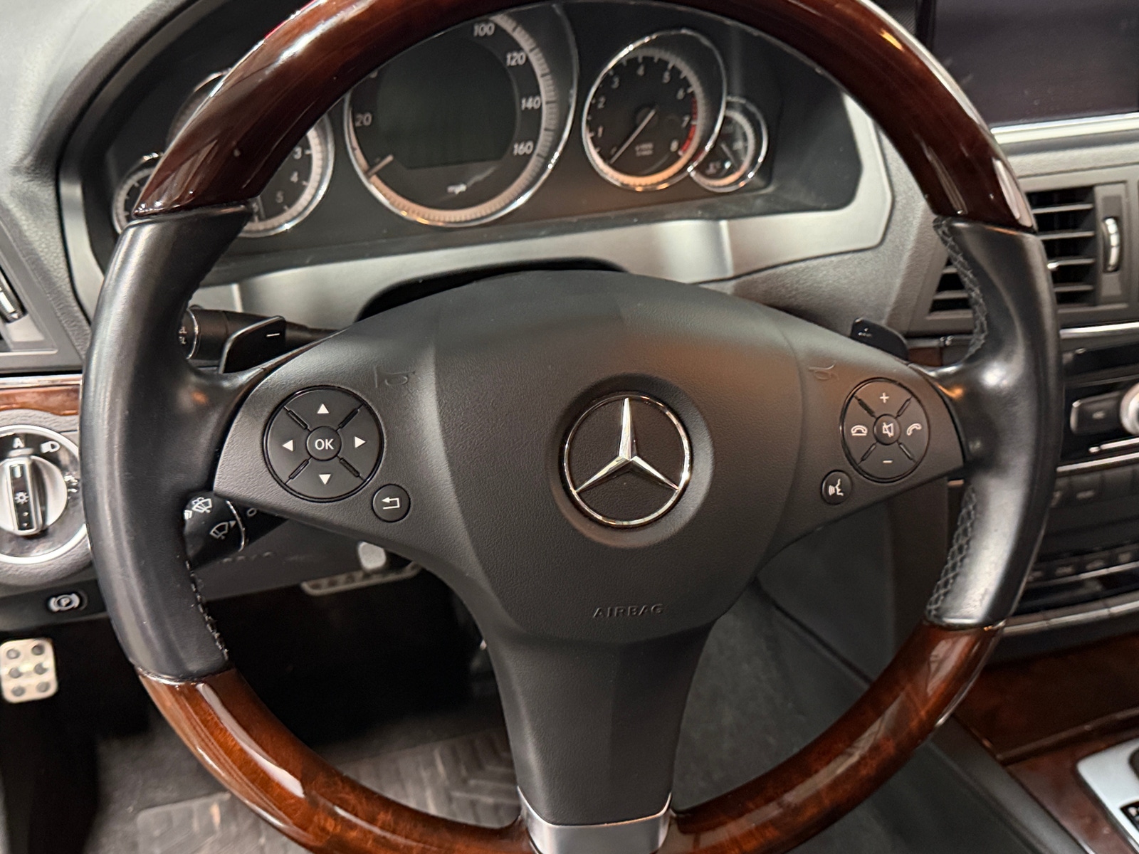 Thumbnail: 2011 Mercedes-Benz E-Class - 4