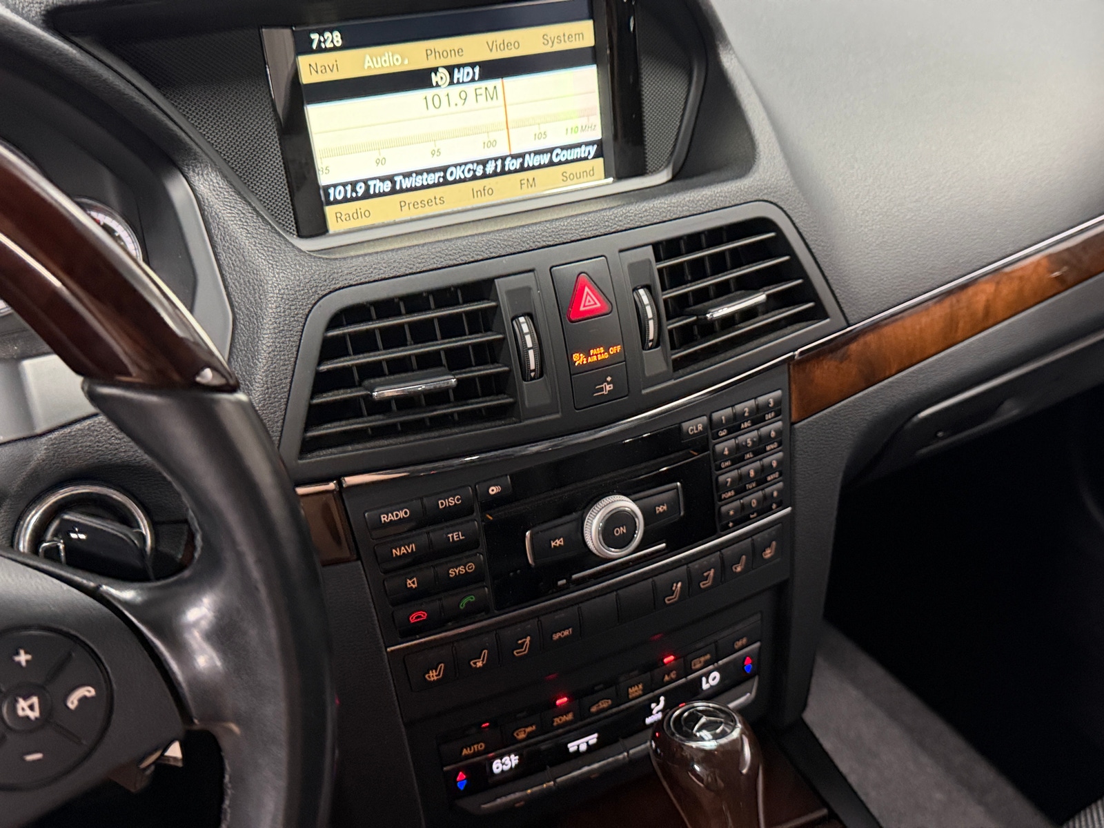 Thumbnail: 2011 Mercedes-Benz E-Class - 3