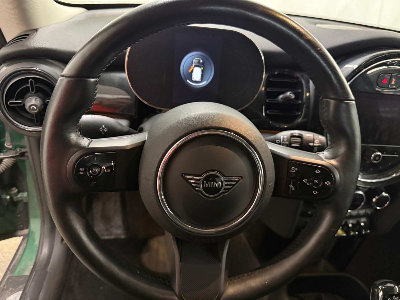 Thumbnail: 2022 MINI Cooper Hardtop - 4