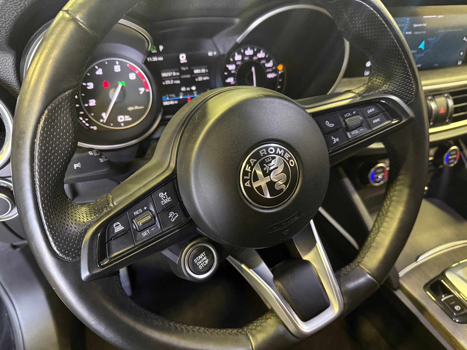 Thumbnail: 2022 Alfa Romeo Stelvio - 4