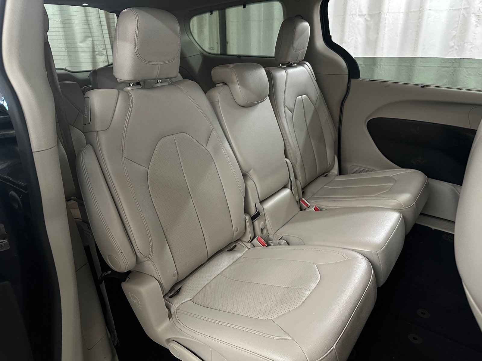 Thumbnail: 2018 Chrysler Pacifica - 5