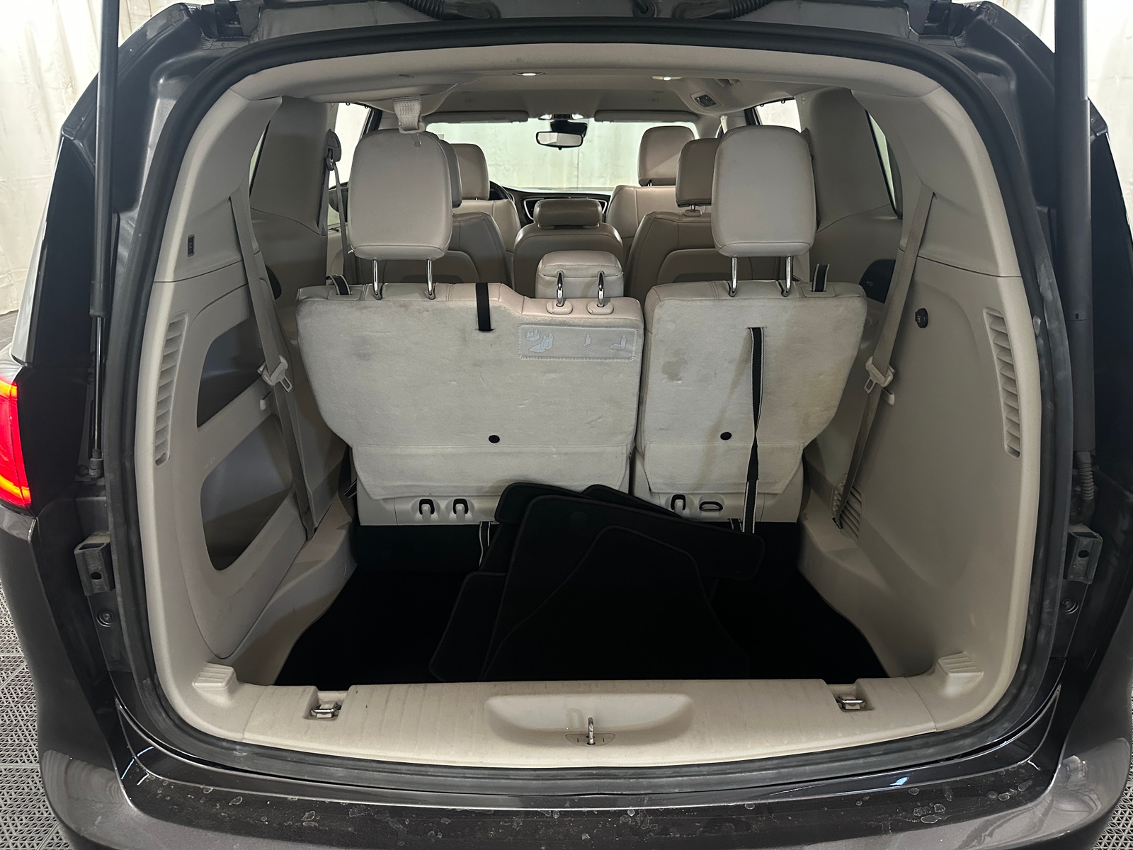 Thumbnail: 2018 Chrysler Pacifica - 6