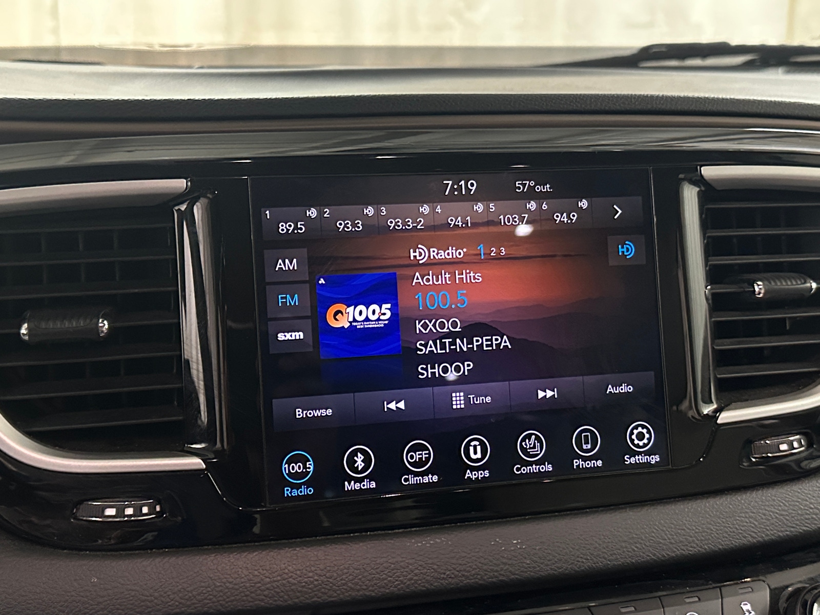 Thumbnail: 2018 Chrysler Pacifica - 3