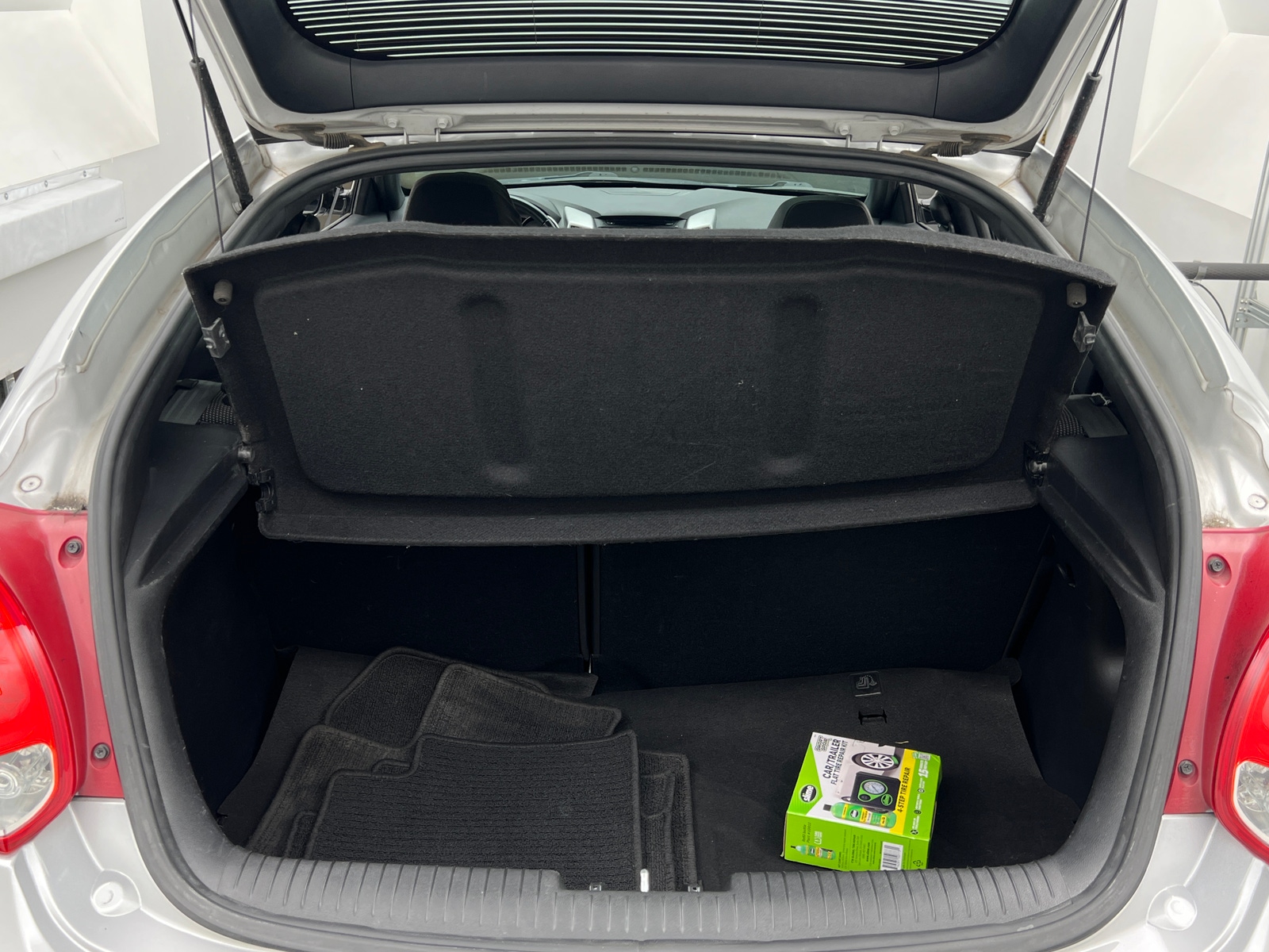 Thumbnail: 2016 Hyundai Veloster - 6