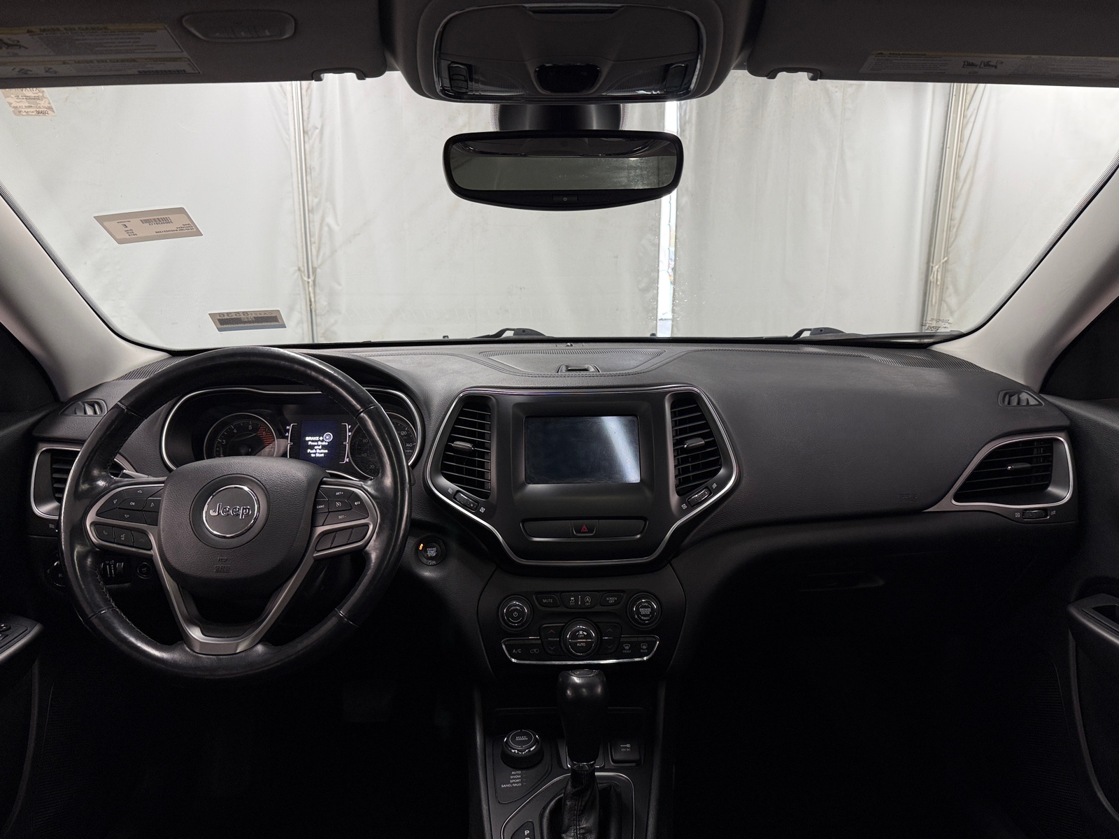 Thumbnail: 2019 Jeep Cherokee - 3