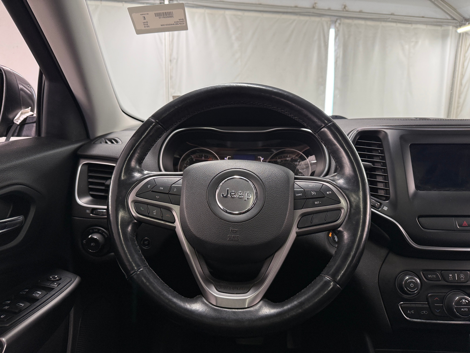 Thumbnail: 2019 Jeep Cherokee - 5