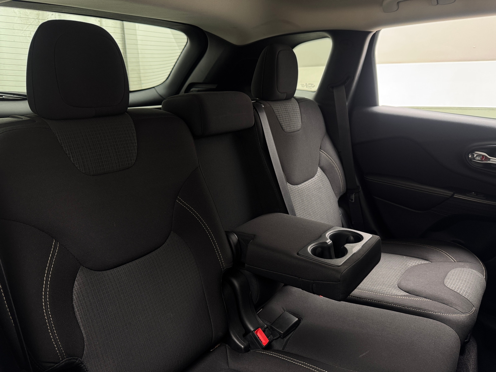 Thumbnail: 2016 Jeep Cherokee - 6