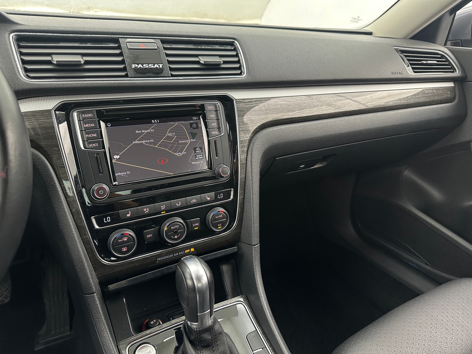 Thumbnail: 2018 Volkswagen Passat - 3