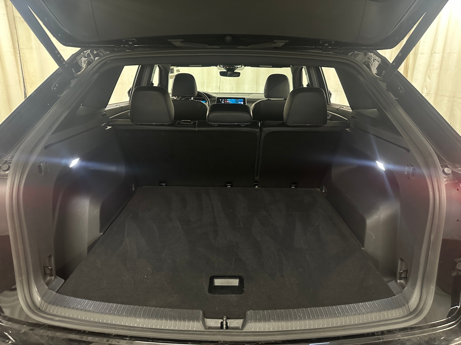 Thumbnail: 2025 Volkswagen Atlas - 6