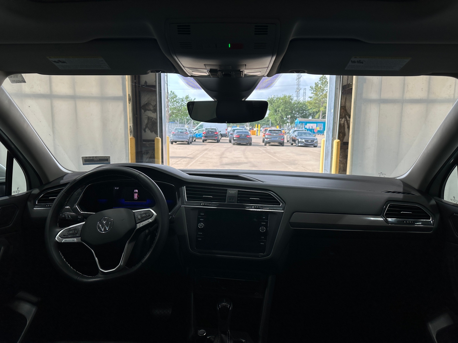 Thumbnail: 2023 Volkswagen Tiguan - 2