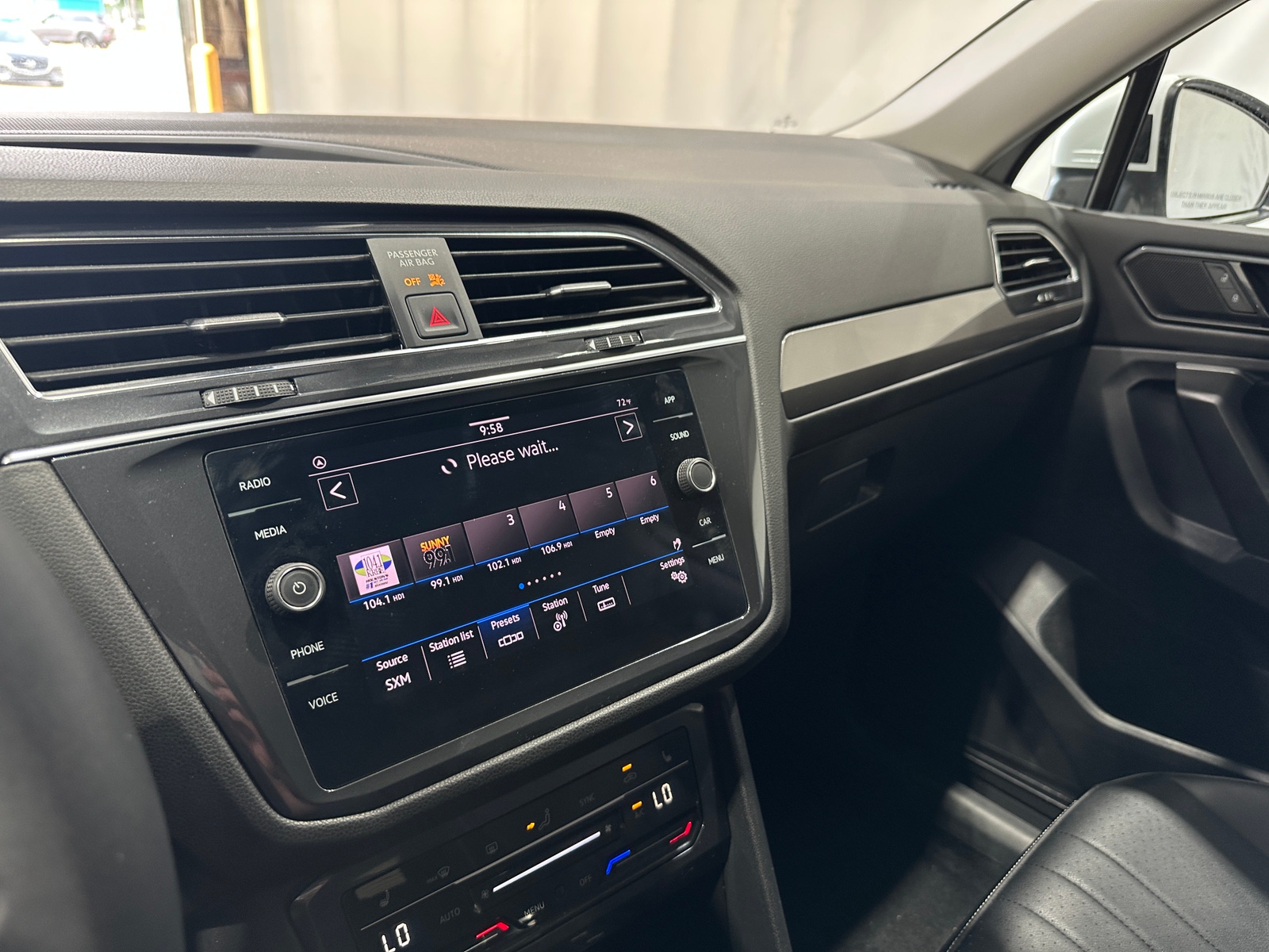 Thumbnail: 2023 Volkswagen Tiguan - 3