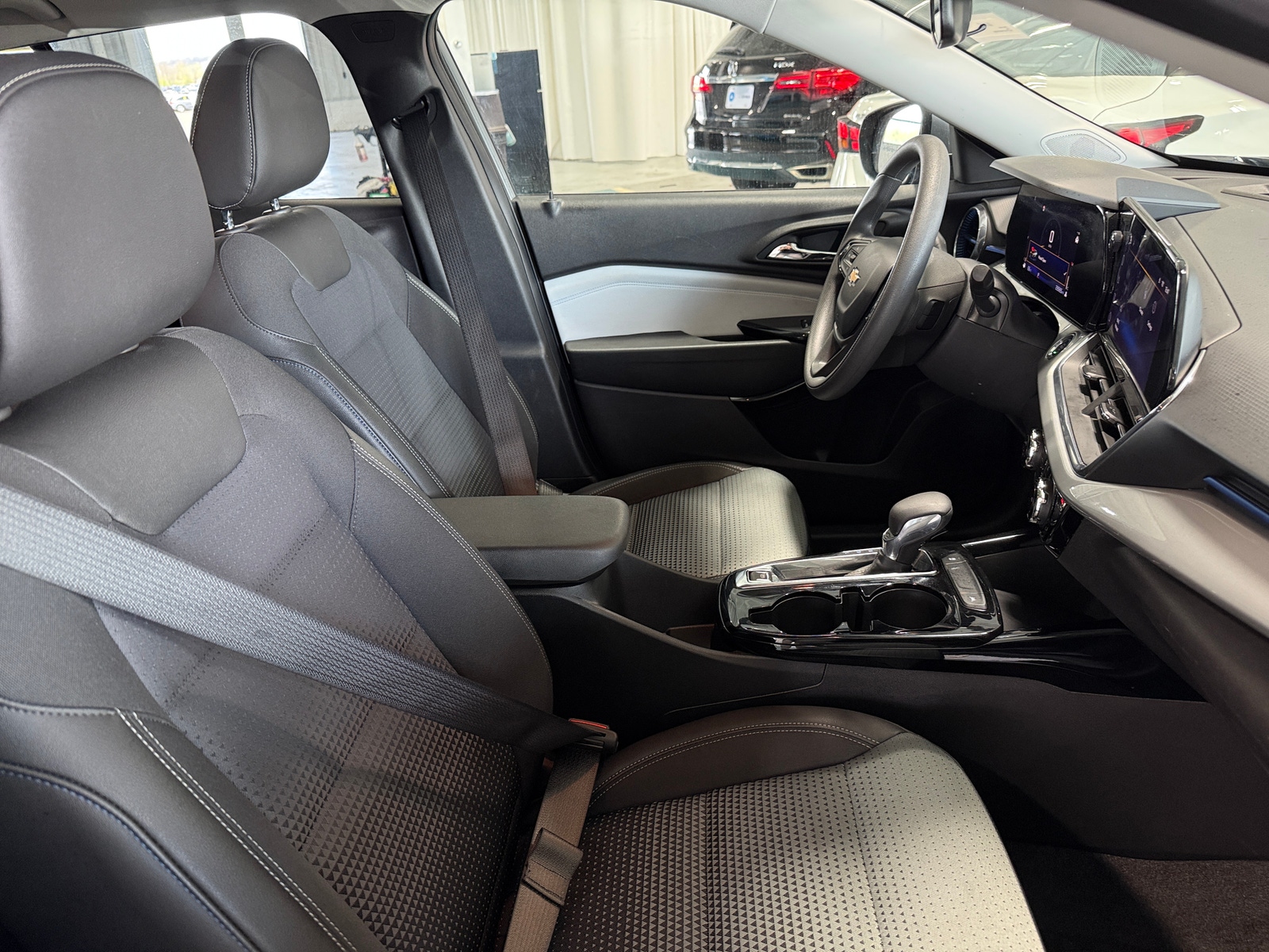 Thumbnail: 2025 Chevrolet Trax - 2