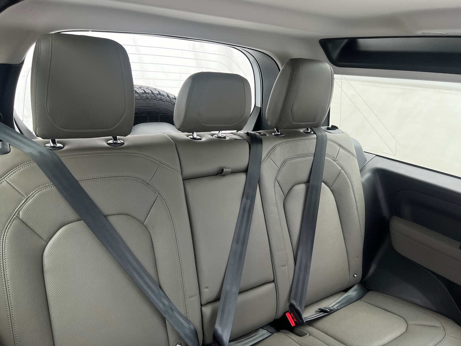 Thumbnail: 2023 Land Rover Defender - 4