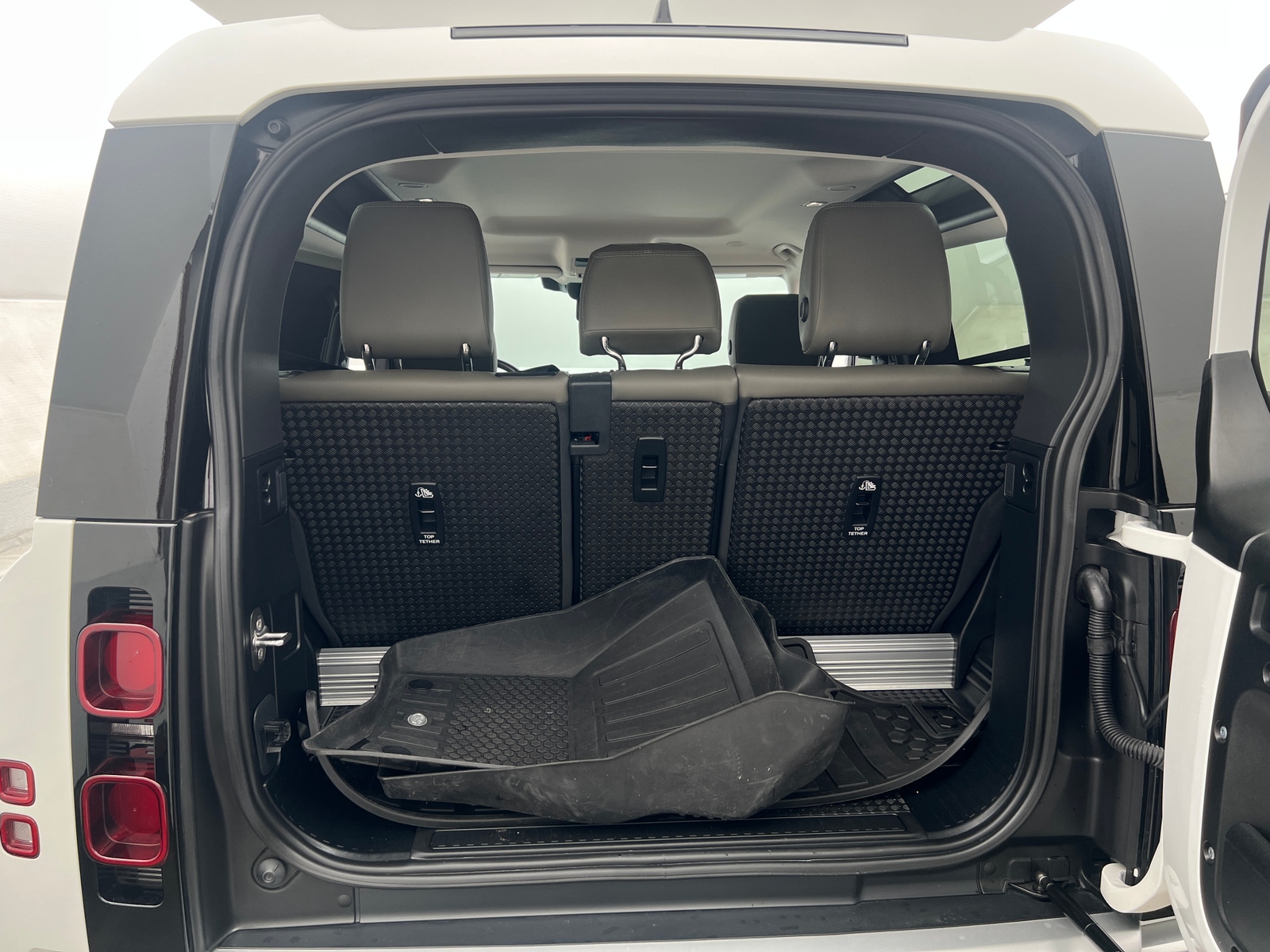 Thumbnail: 2023 Land Rover Defender - 5