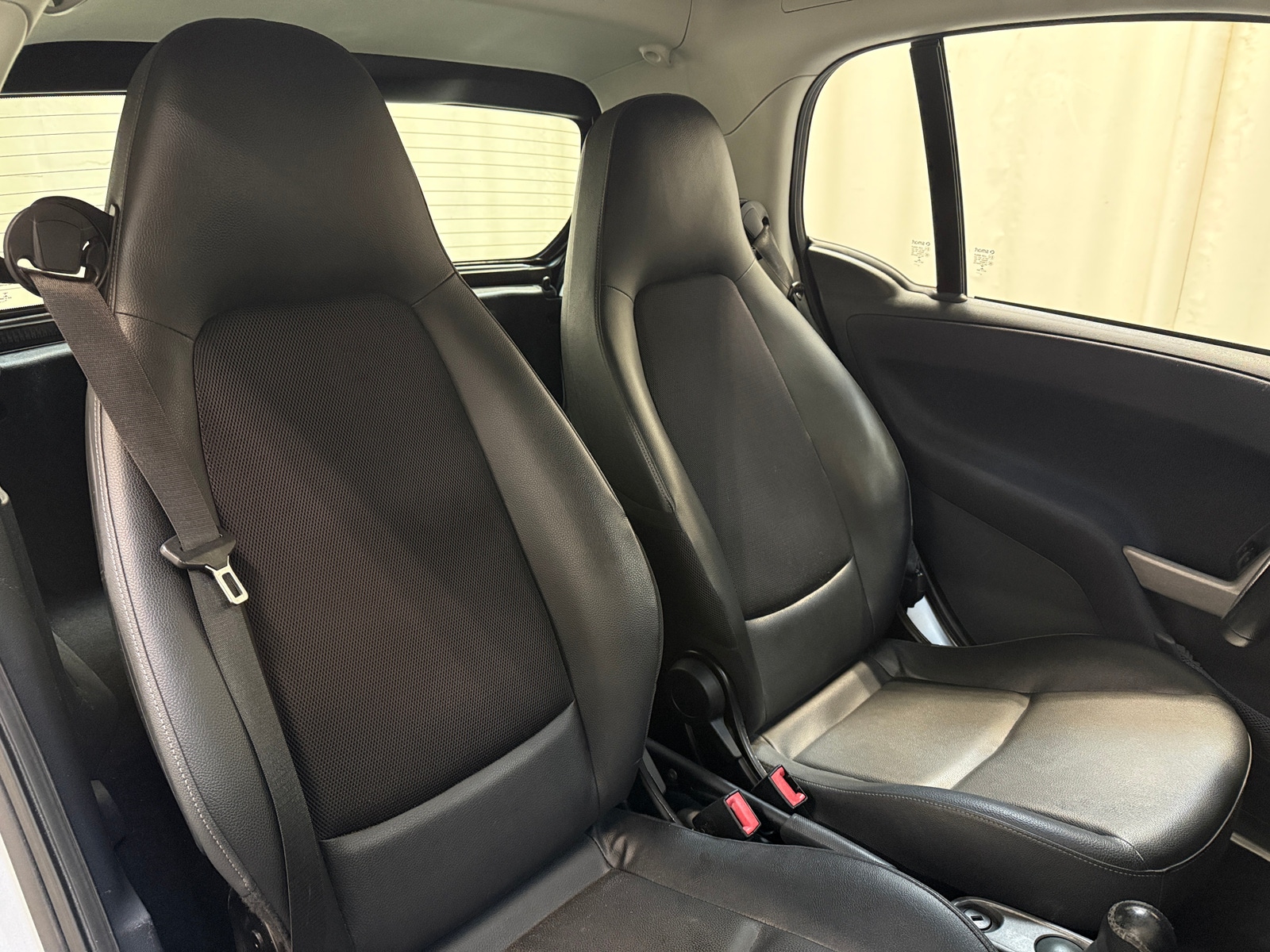 Thumbnail: 2015 smart fortwo - 2