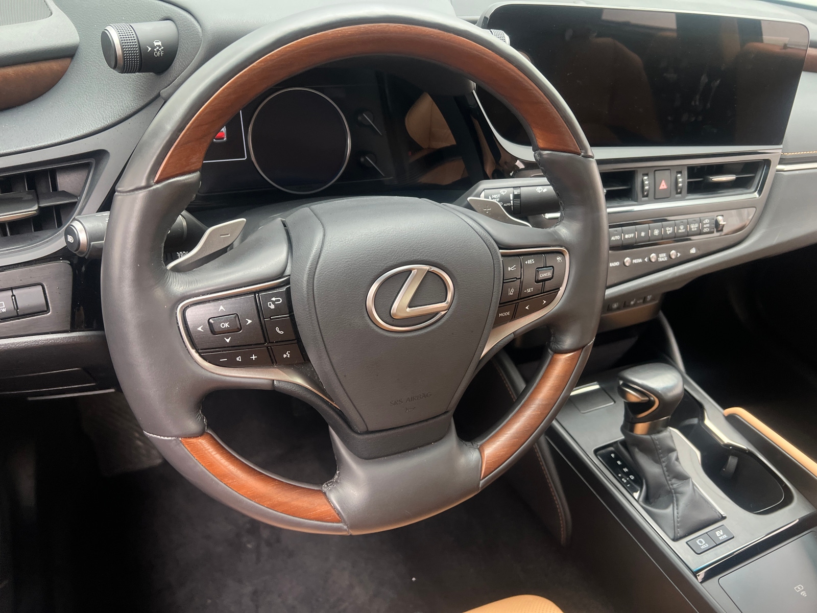 Thumbnail: 2024 Lexus ES - 4