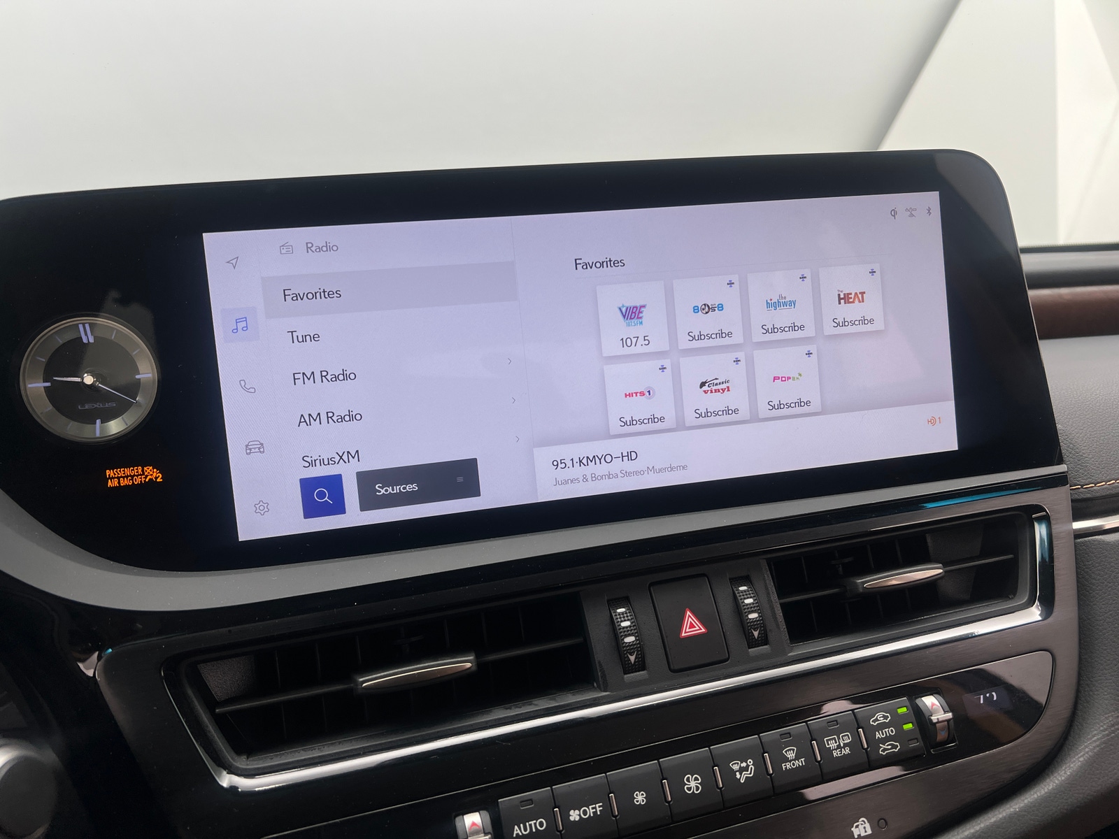 Thumbnail: 2024 Lexus ES - 3