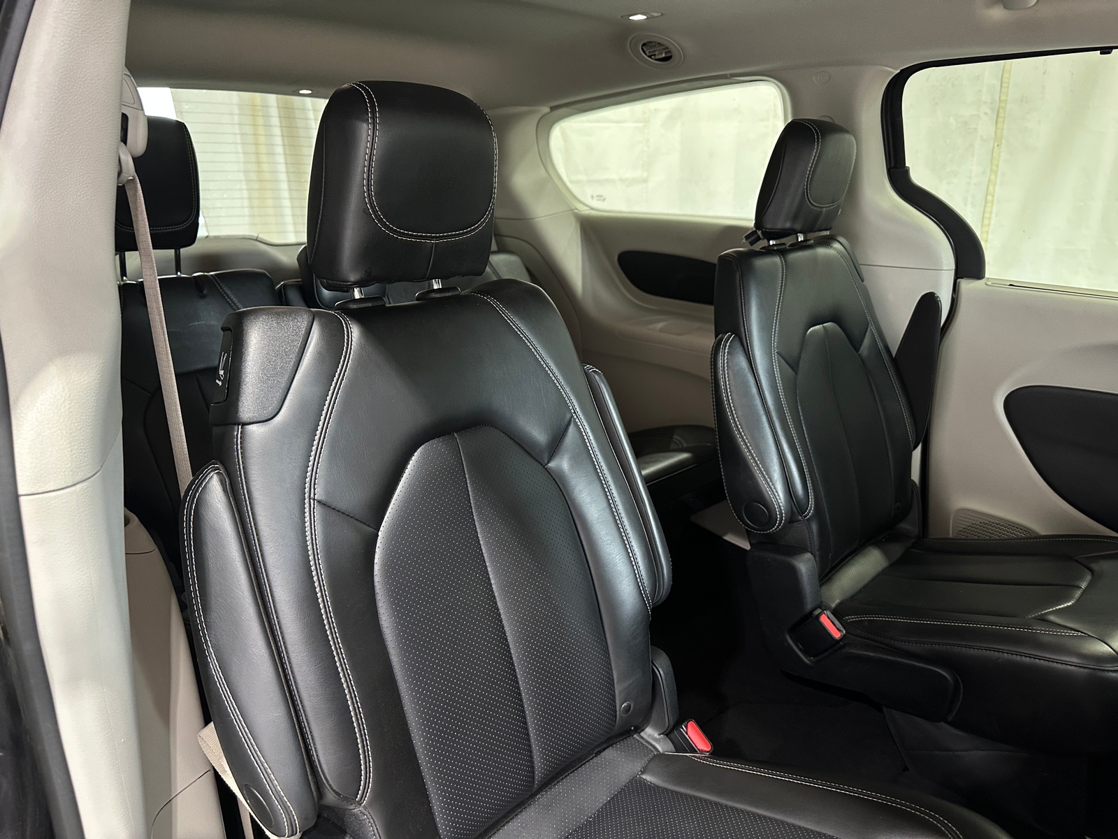 Thumbnail: 2023 Chrysler Pacifica - 5