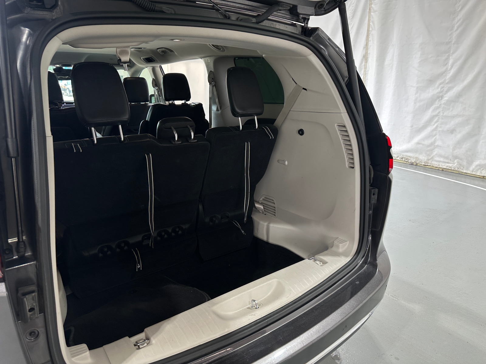 Thumbnail: 2023 Chrysler Pacifica - 6