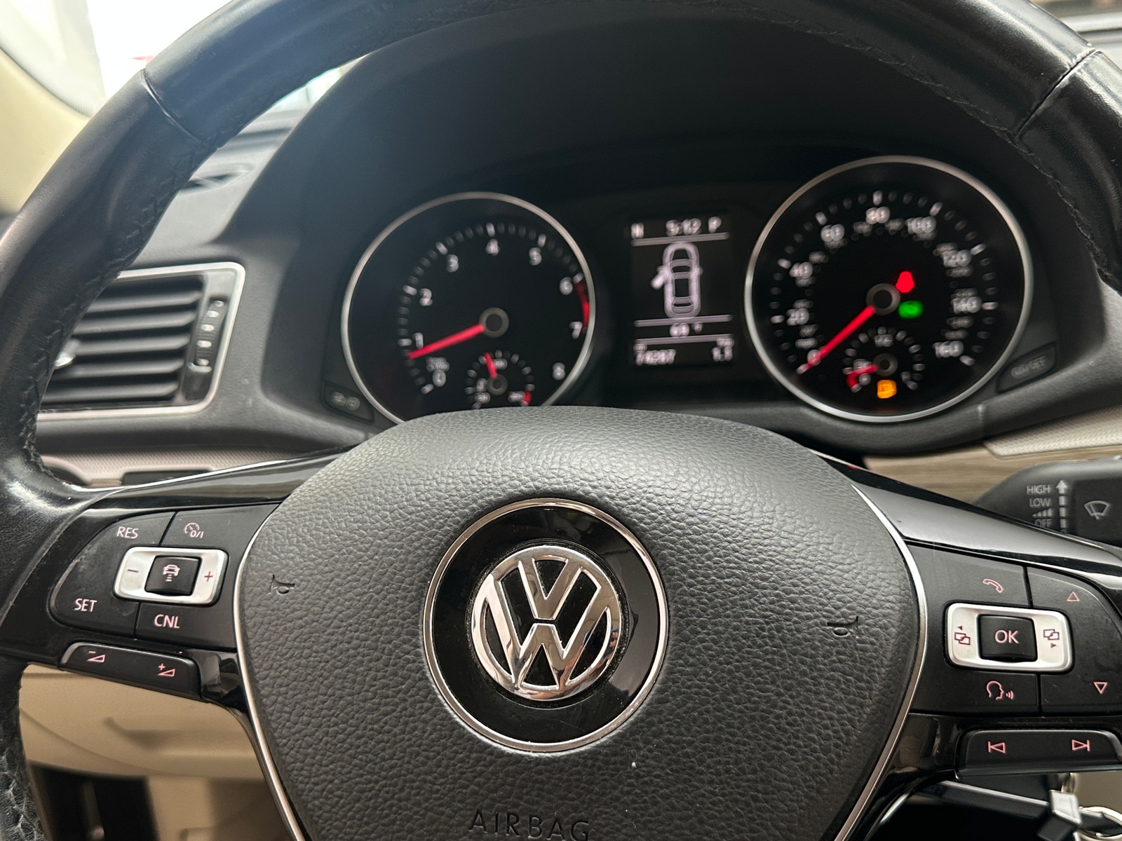 Thumbnail: 2016 Volkswagen Passat - 4