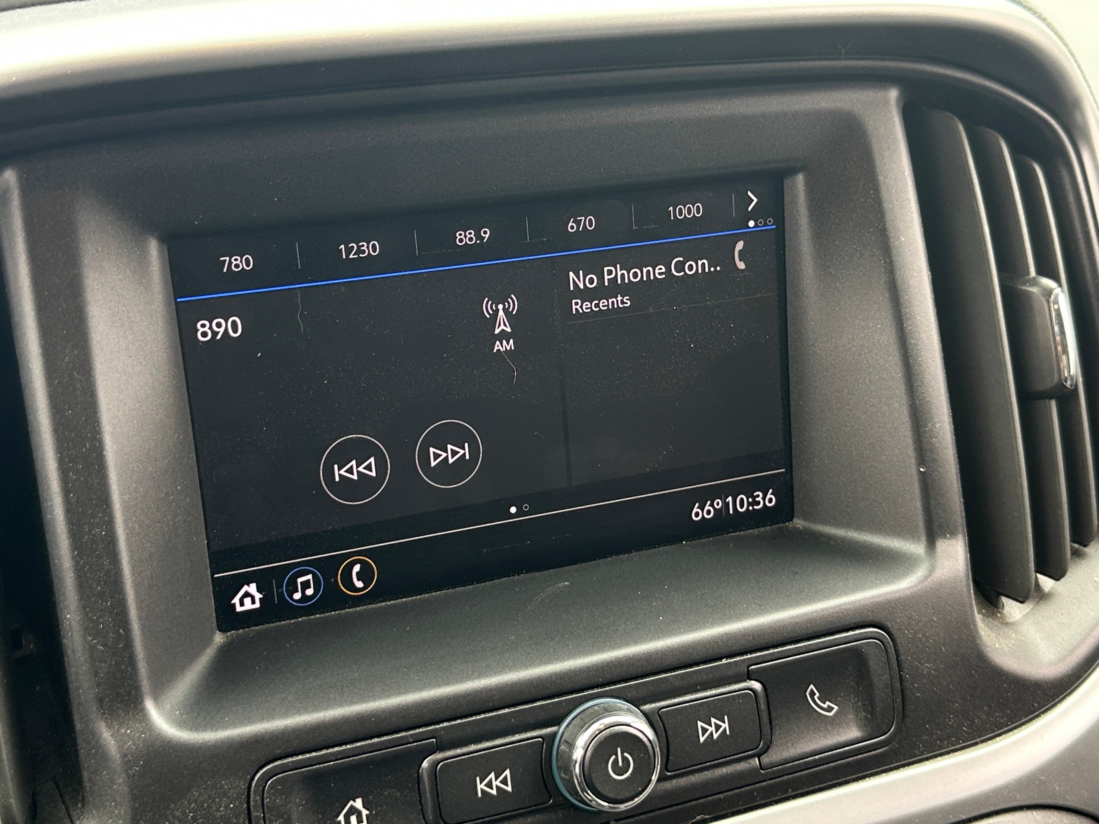 Thumbnail: 2022 Chevrolet Colorado - 4