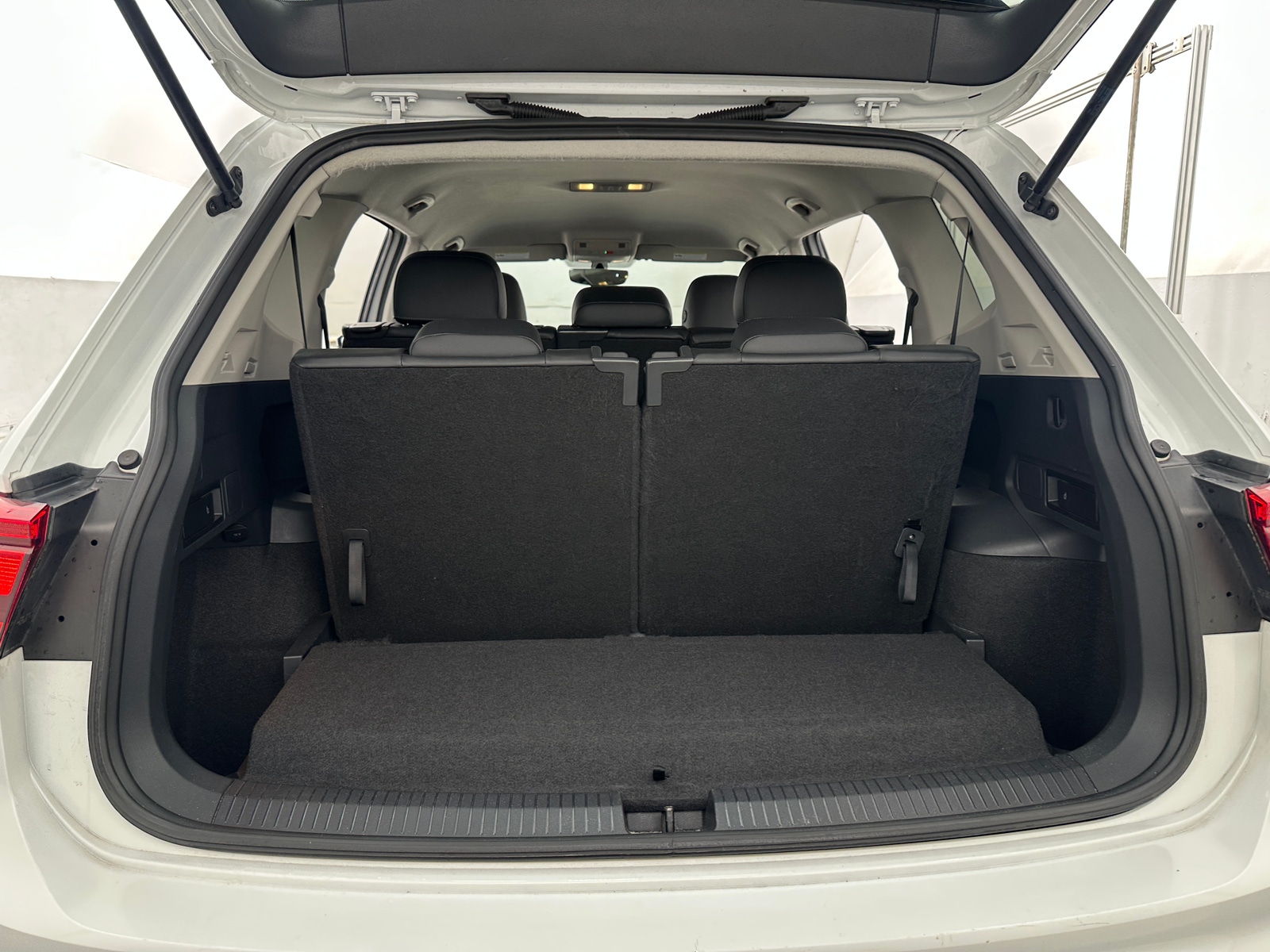 Thumbnail: 2020 Volkswagen Tiguan - 6