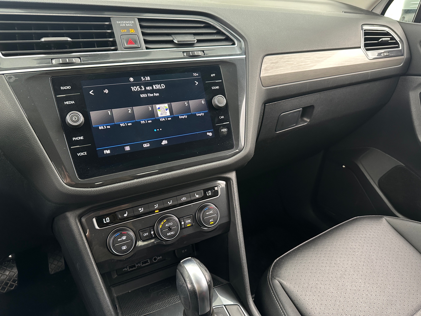 Thumbnail: 2020 Volkswagen Tiguan - 3