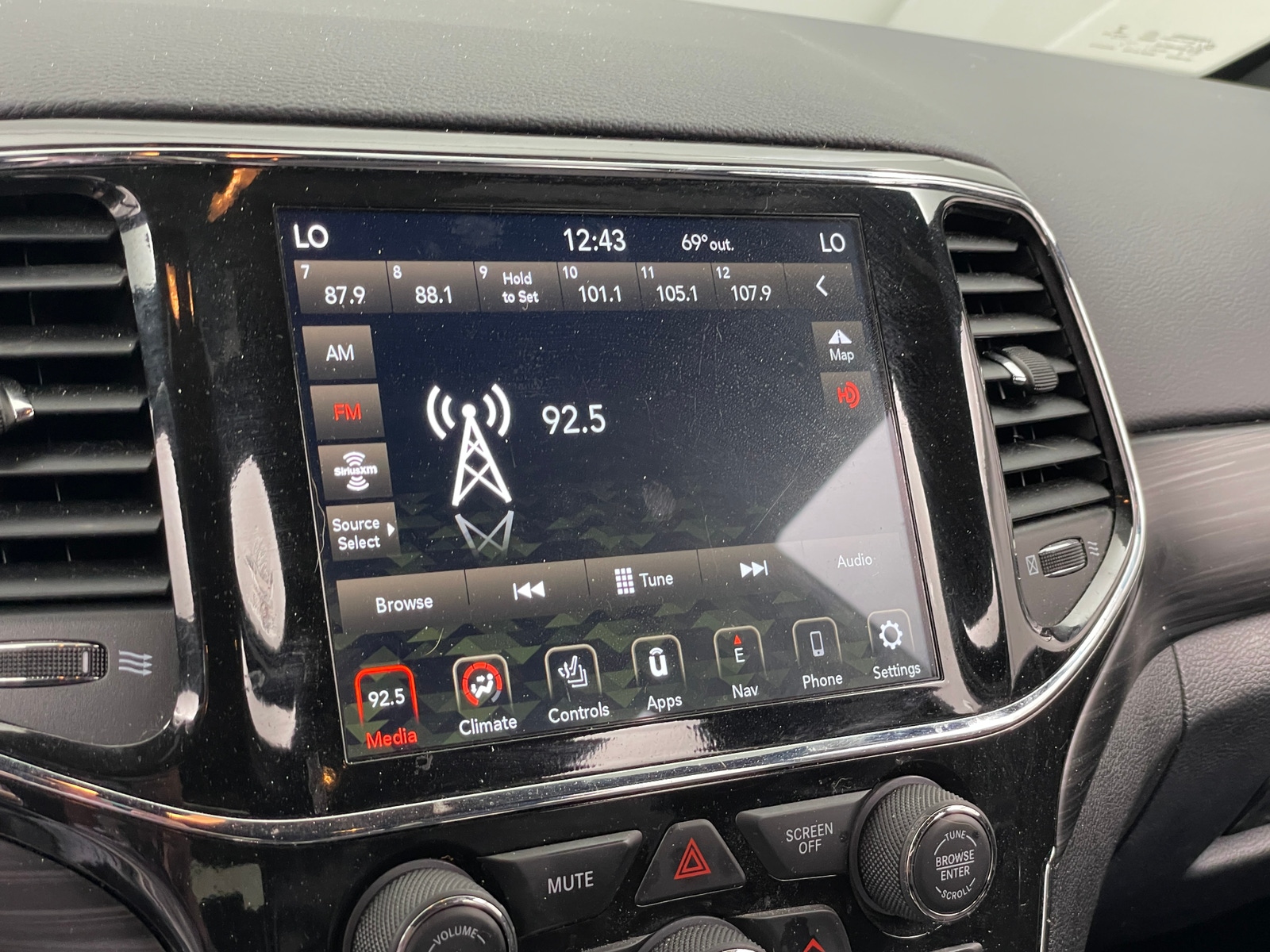 Thumbnail: 2021 Jeep Grand Cherokee - 4