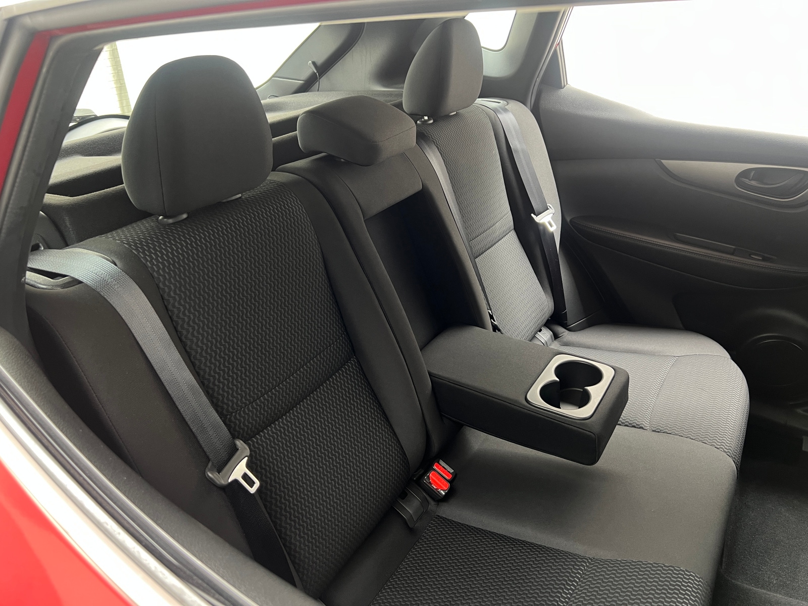 Thumbnail: 2018 Nissan Rogue Sport - 6