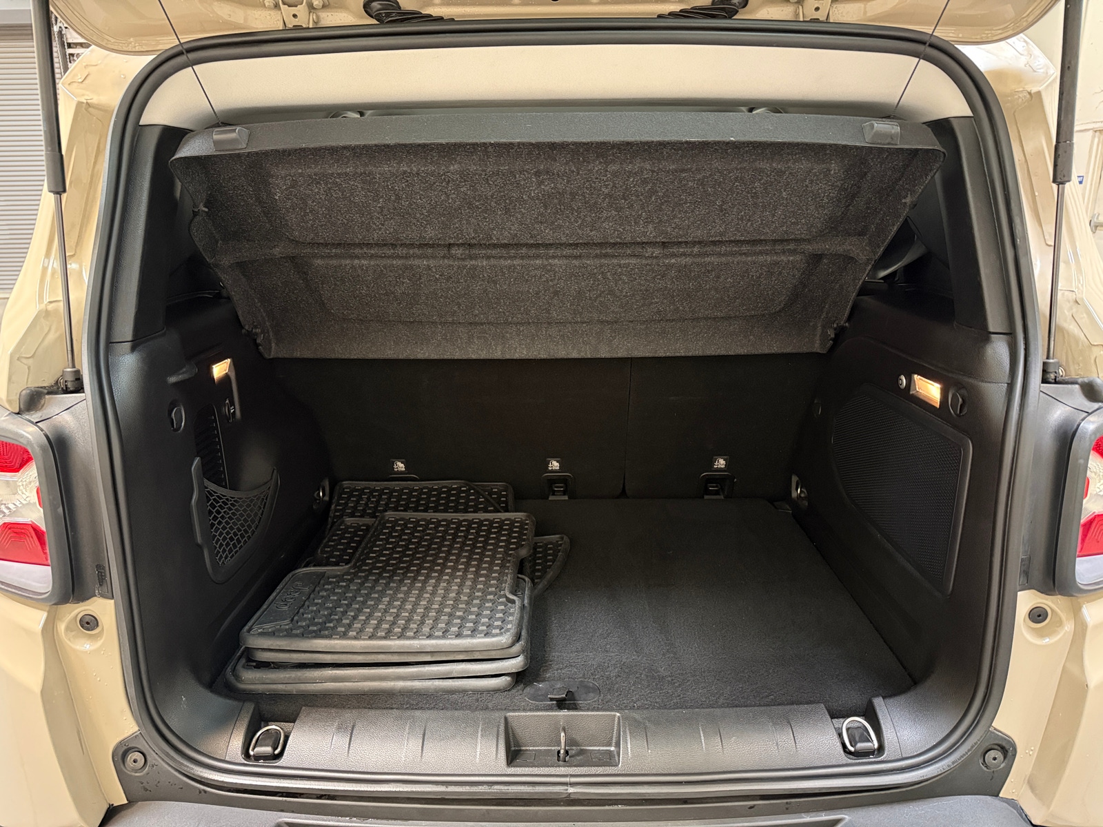 Thumbnail: 2016 Jeep Renegade - 7