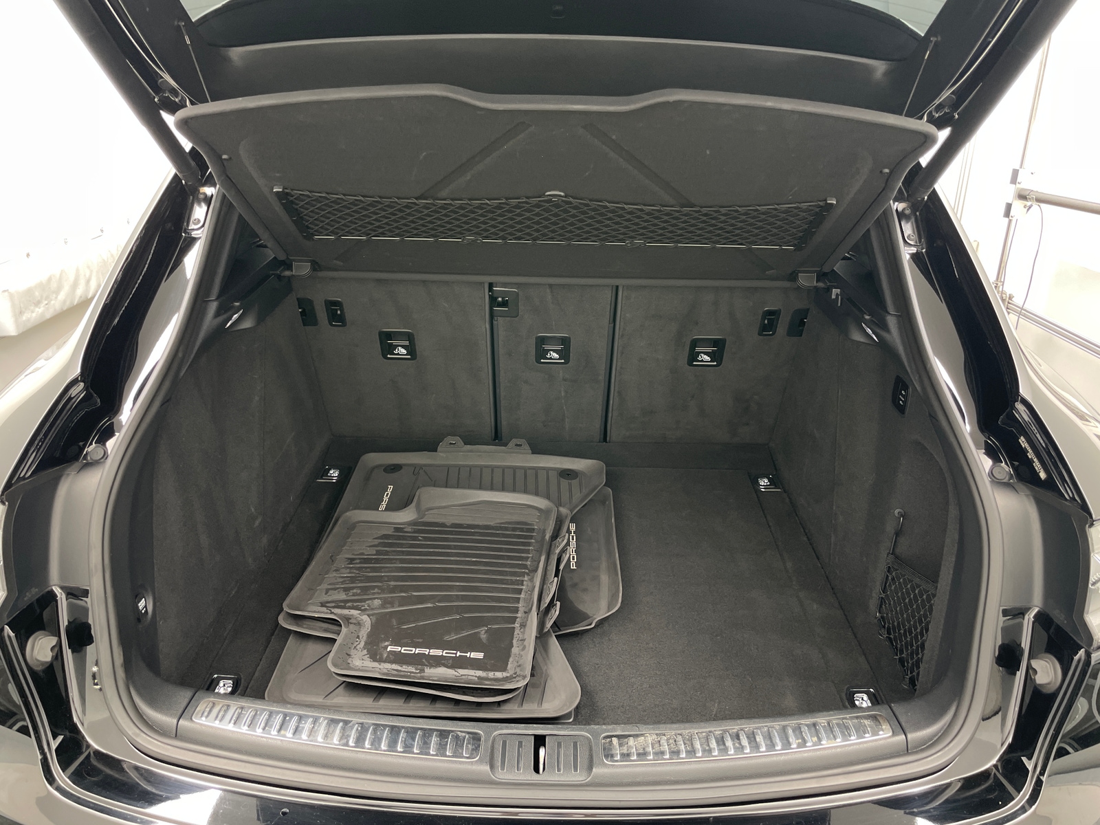 Thumbnail: 2020 Porsche Macan - 6