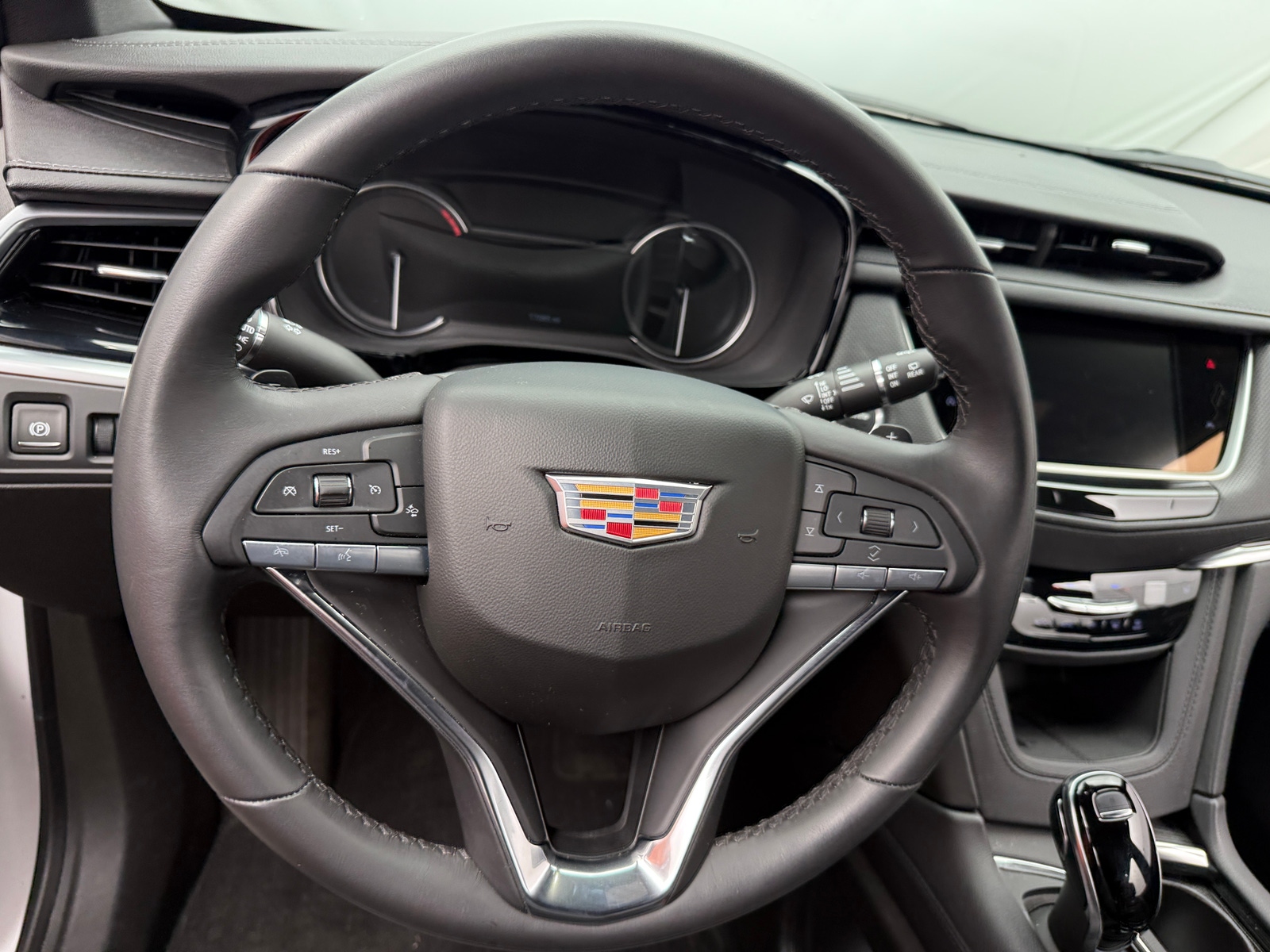 Thumbnail: 2025 Cadillac XT6 - 4