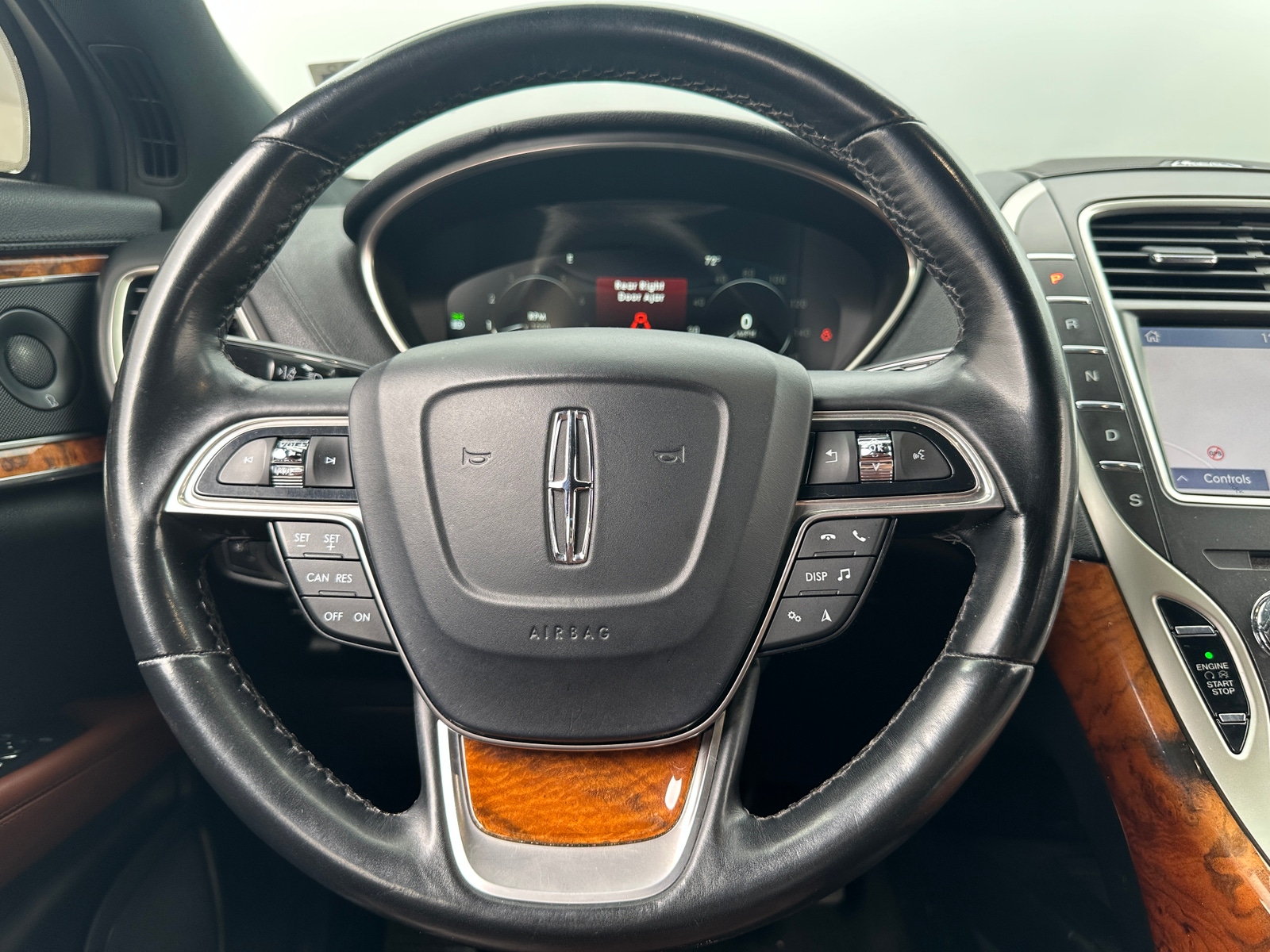 Thumbnail: 2020 Lincoln Nautilus - 4