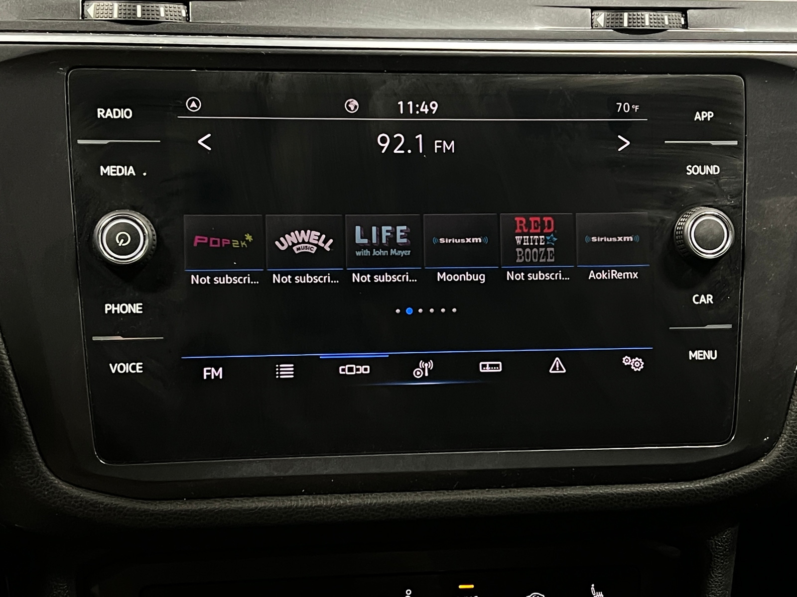 Thumbnail: 2022 Volkswagen Tiguan - 3