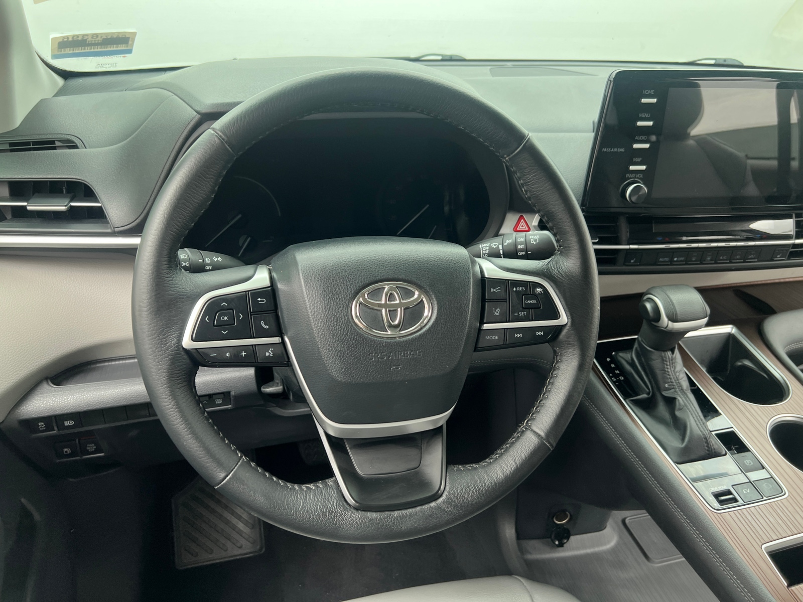 Thumbnail: 2022 Toyota Sienna - 4