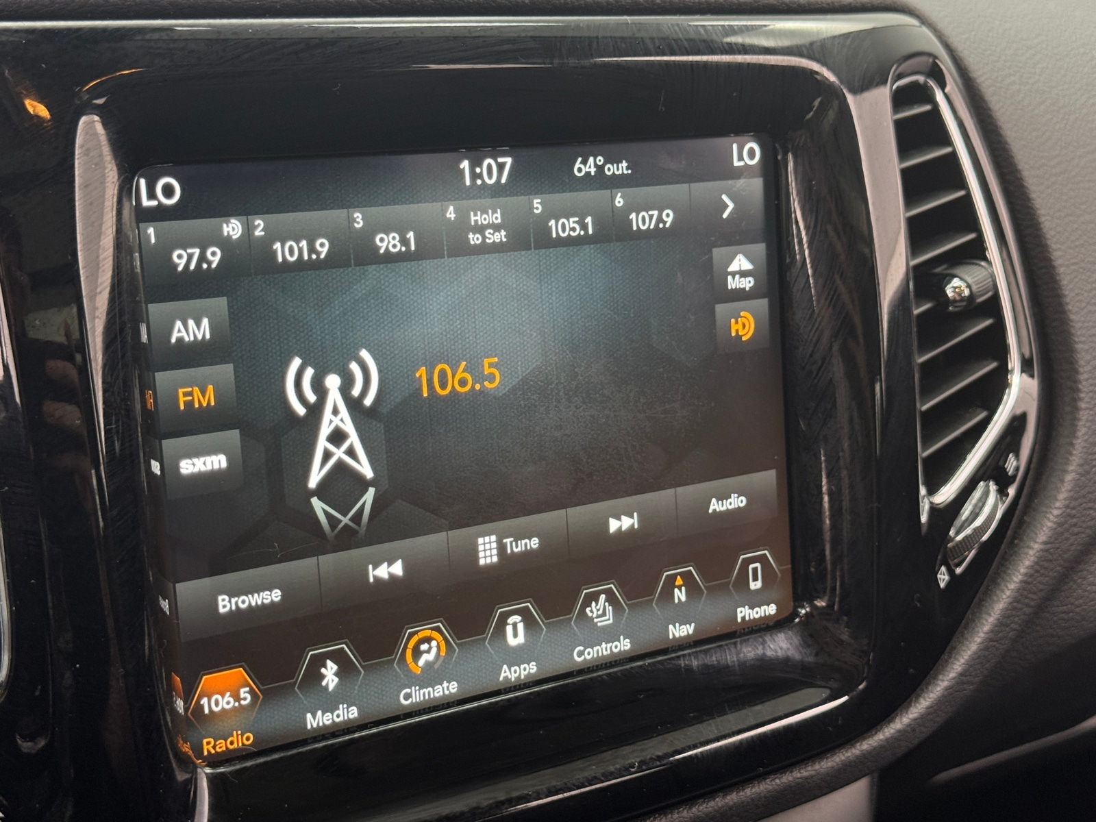 Thumbnail: 2018 Jeep Compass - 3