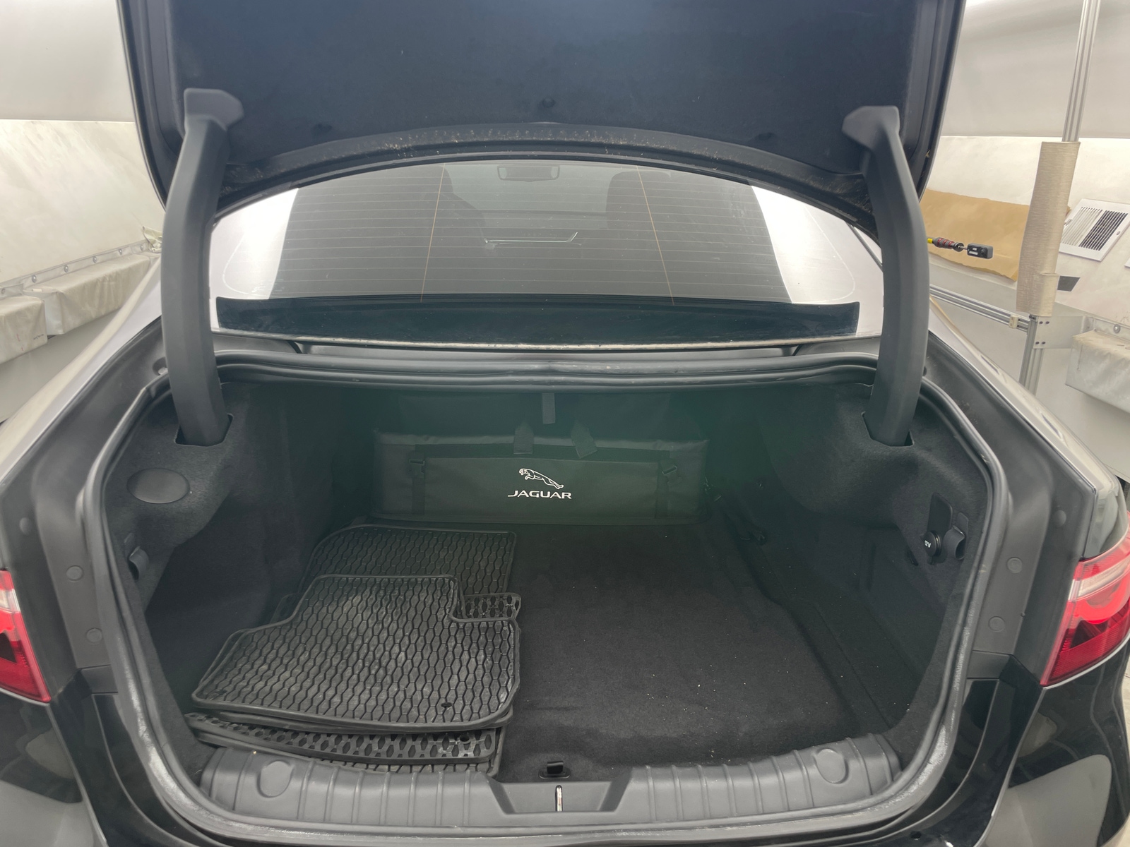 Thumbnail: 2024 Jaguar XF - 6