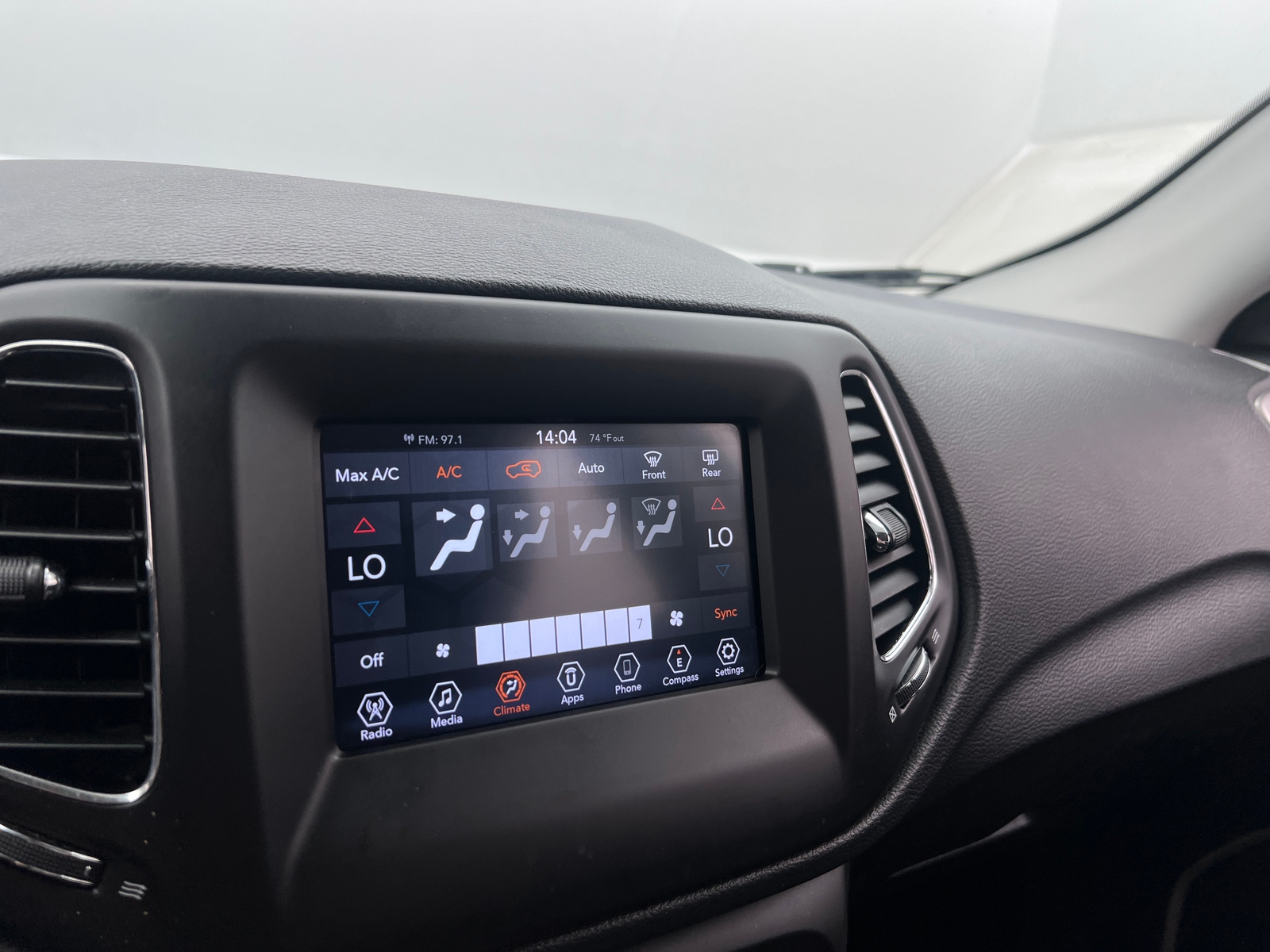 Thumbnail: 2018 Jeep Compass - 3