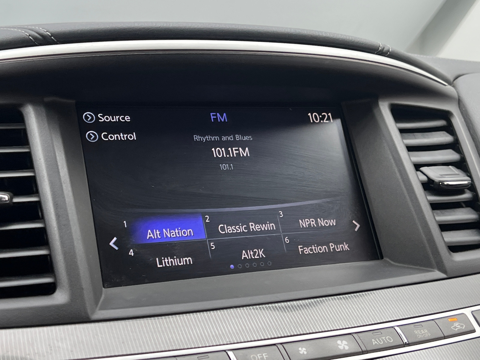 Thumbnail: 2018 INFINITI QX60 - 3