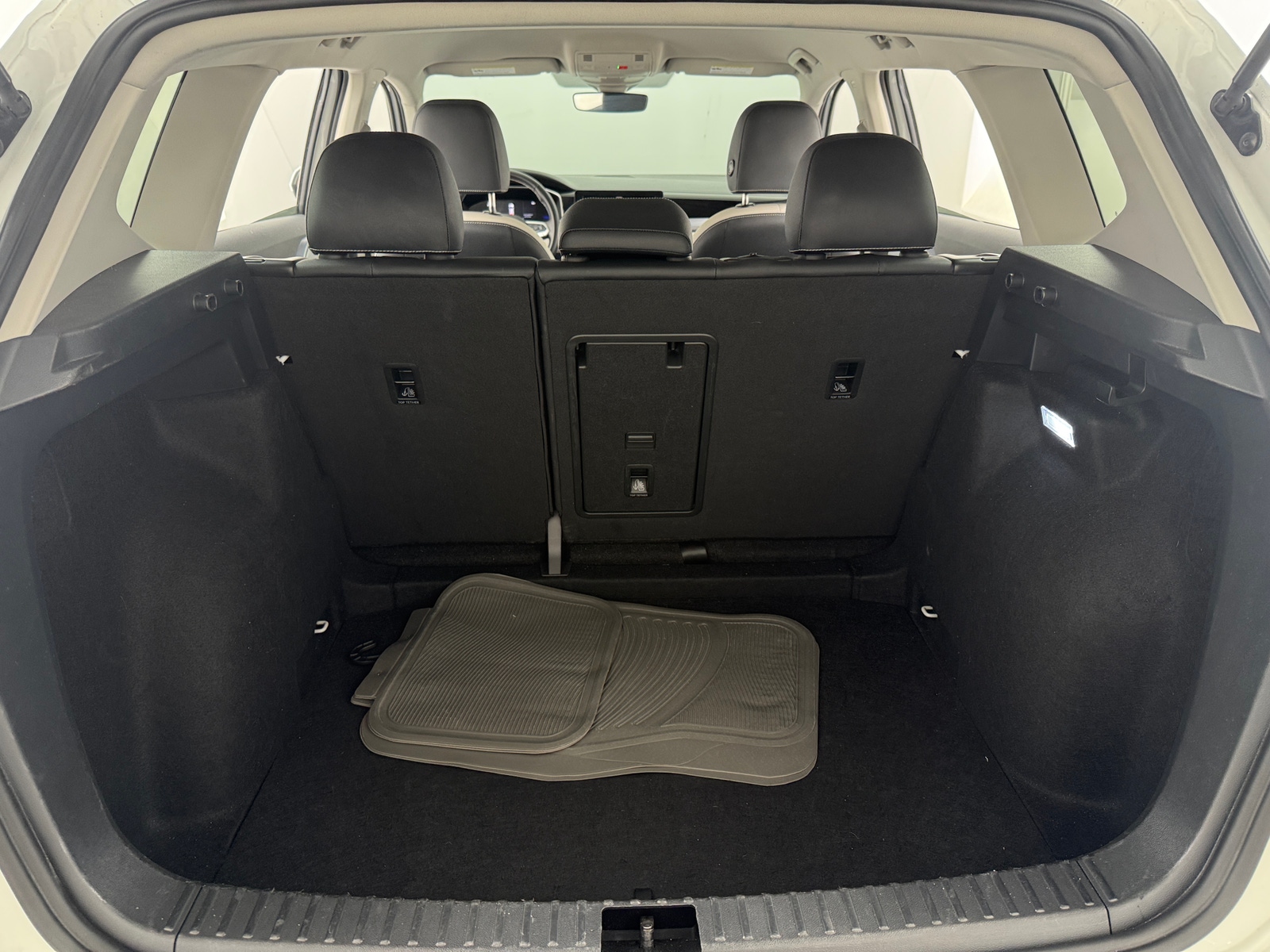 Thumbnail: 2025 Volkswagen Taos - 6