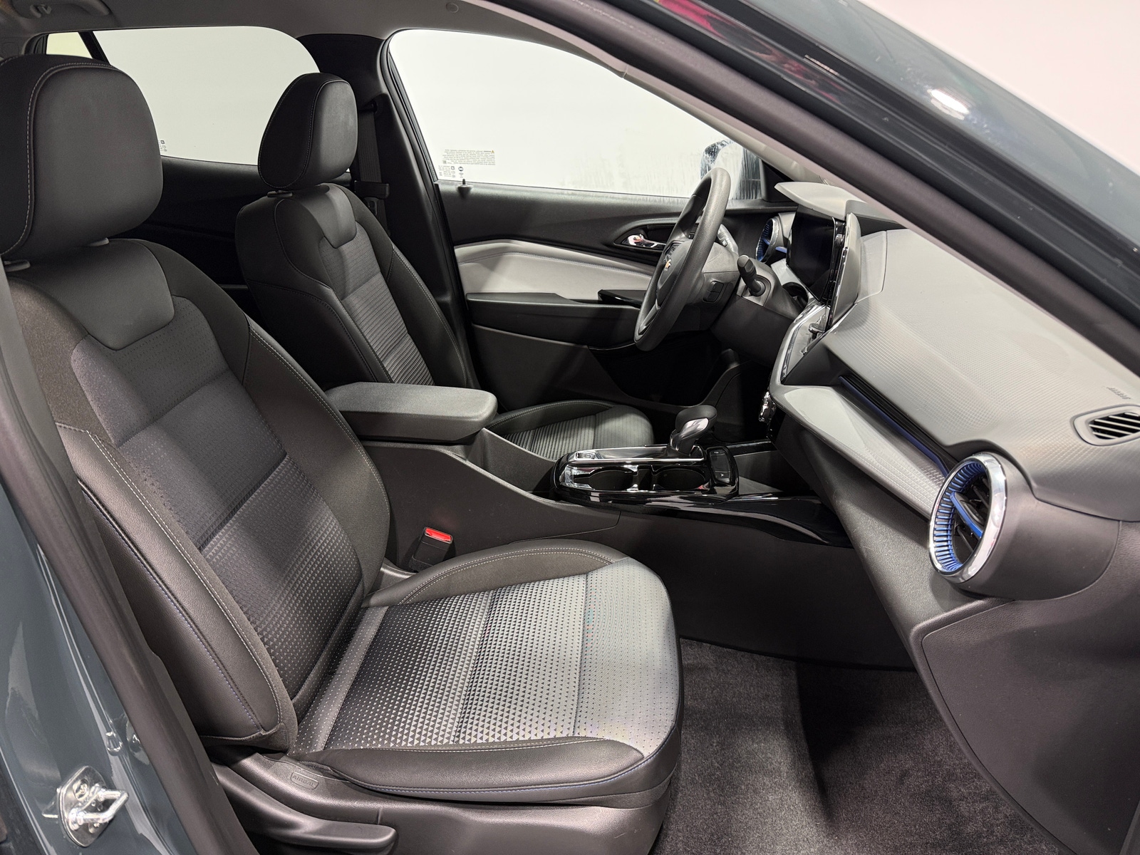 Thumbnail: 2025 Chevrolet Trax - 2