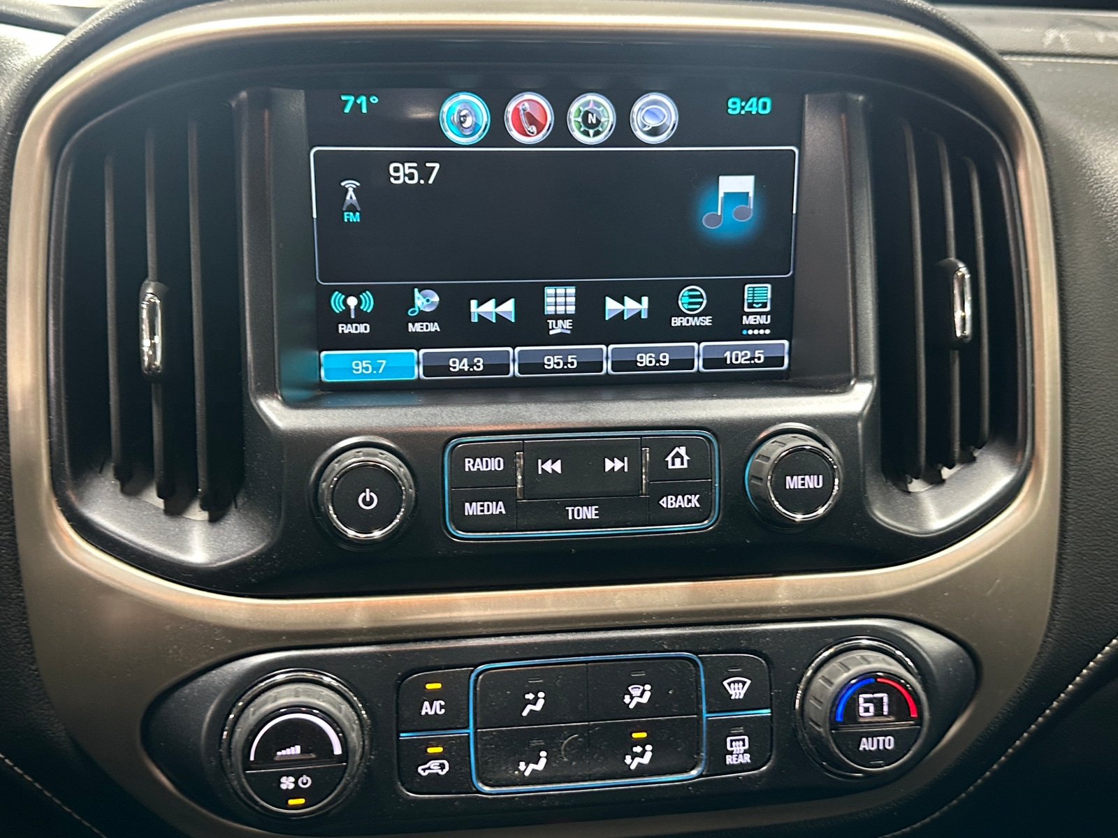 Thumbnail: 2017 GMC Canyon - 3