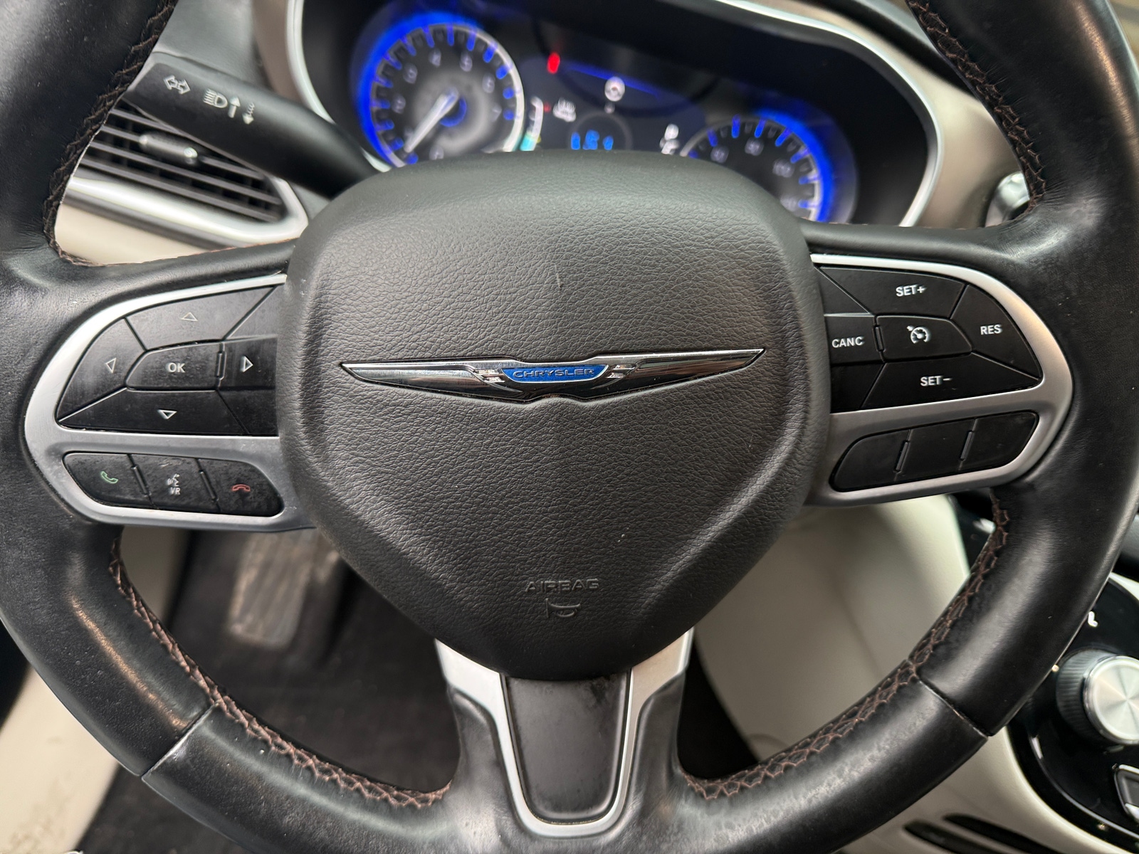 Thumbnail: 2018 Chrysler Pacifica - 4