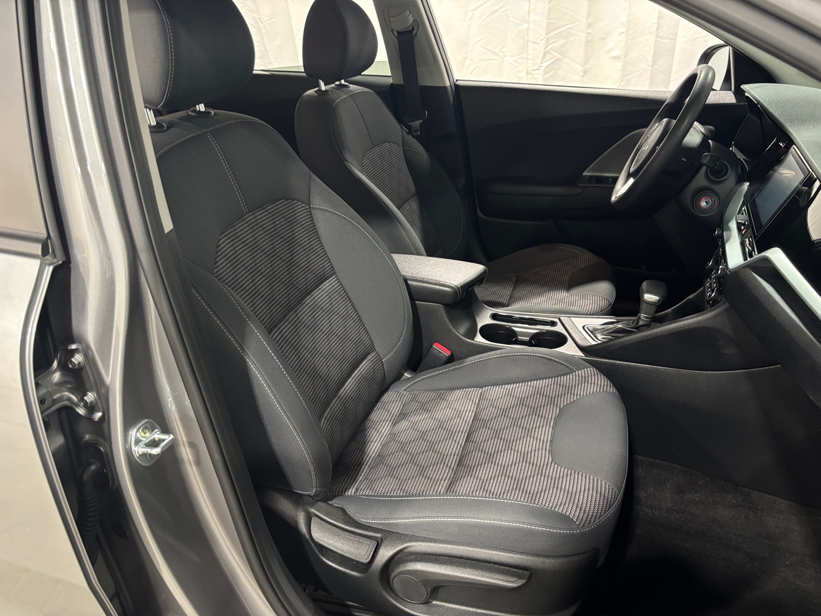 Thumbnail: 2022 Kia Niro - 2