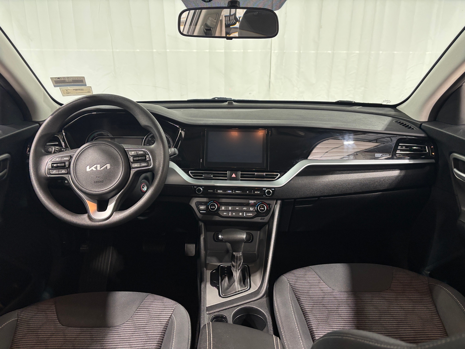 Thumbnail: 2022 Kia Niro - 3