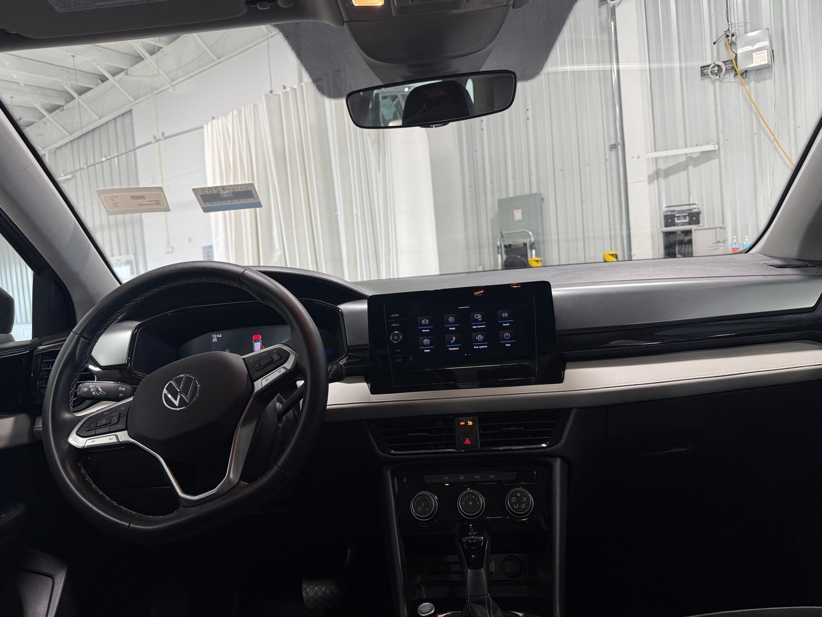 Thumbnail: 2025 Volkswagen Taos - 3