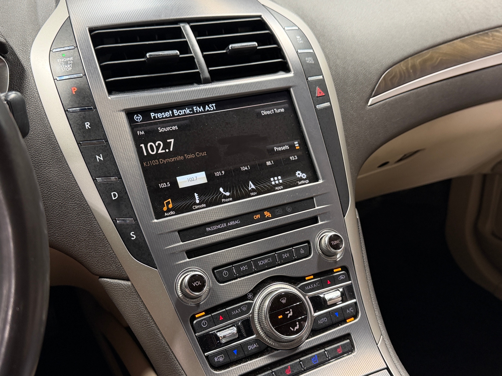 Thumbnail: 2017 Lincoln MKZ - 3